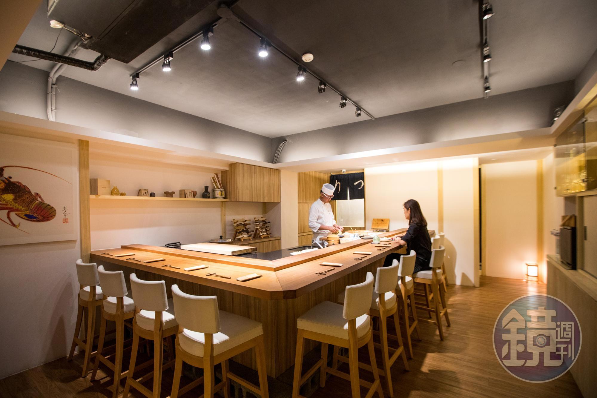 結合割烹、壽司、炭烤料理的「鮨処律」展店不到2年，受到粉絲客人的擁戴。