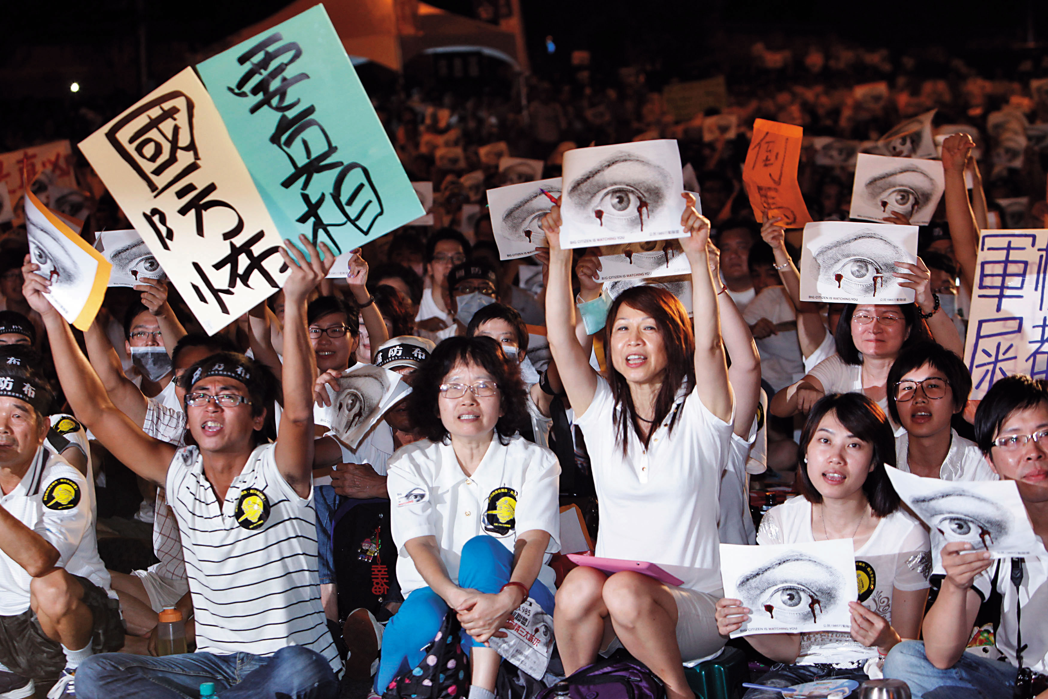 洪仲丘案發生時，外界曾批國防部是「國防布」「國防怖」，只會隱瞞真相。