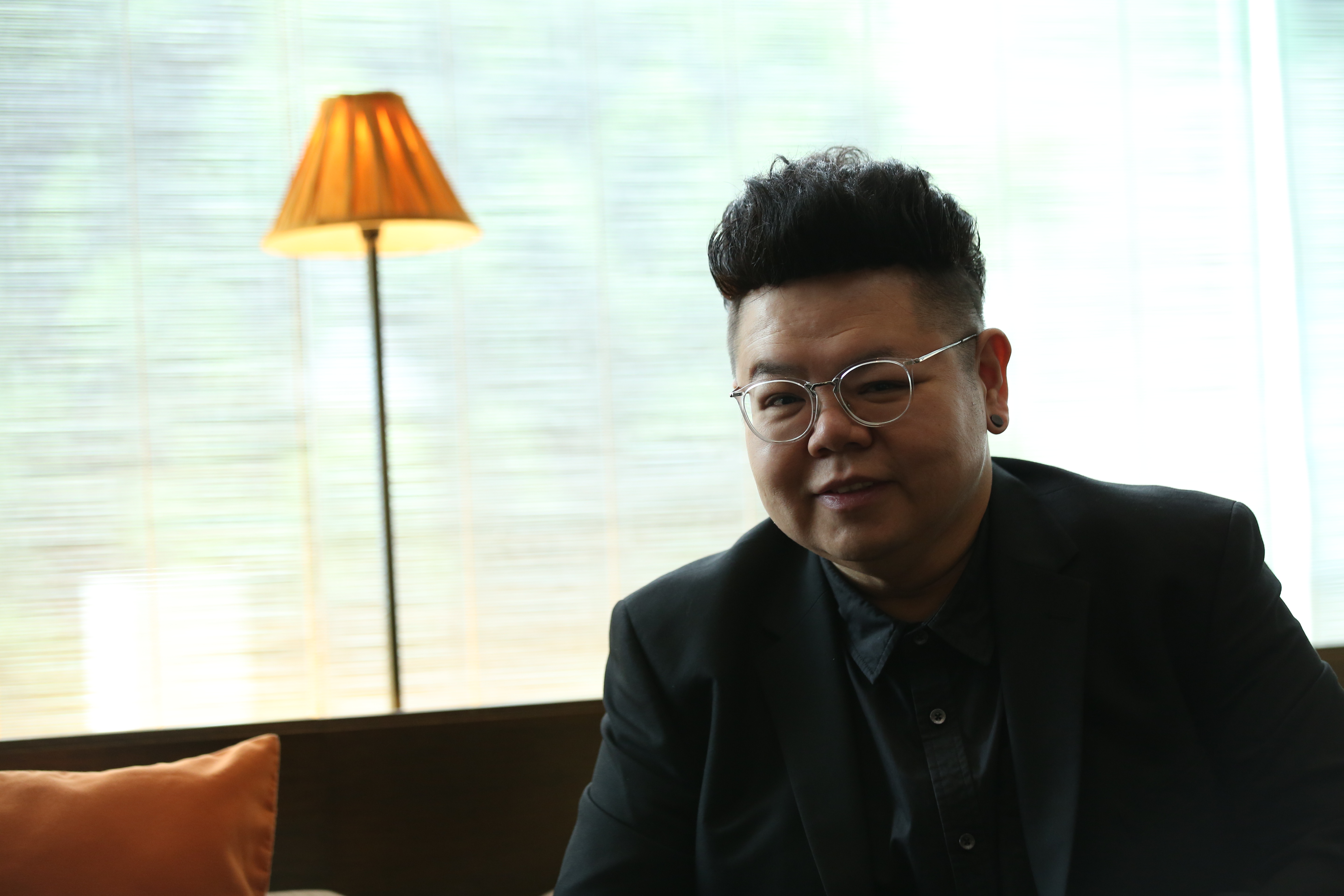  演員出身的易智遠很想跟Ella陳嘉樺一起演喜劇。