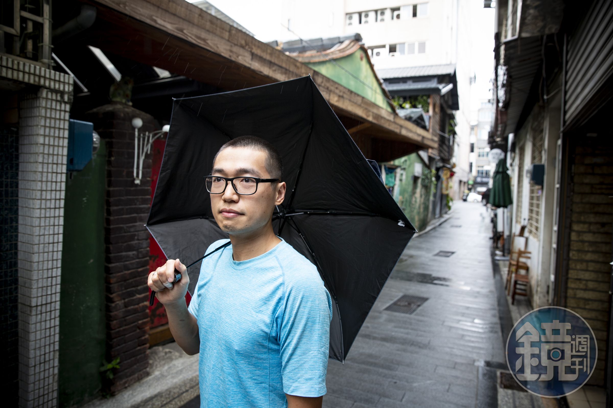 閻業昌移民台灣前，在香港星巴克擔任產品開發職務，當時的同事紛紛升職，但他表示並不後悔。
