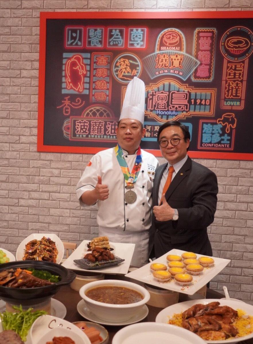 檀島行政總主廚黃祥恩（左）曾拿下世界粵菜廚皇大賽，料理手藝精湛。（大成集團提供）