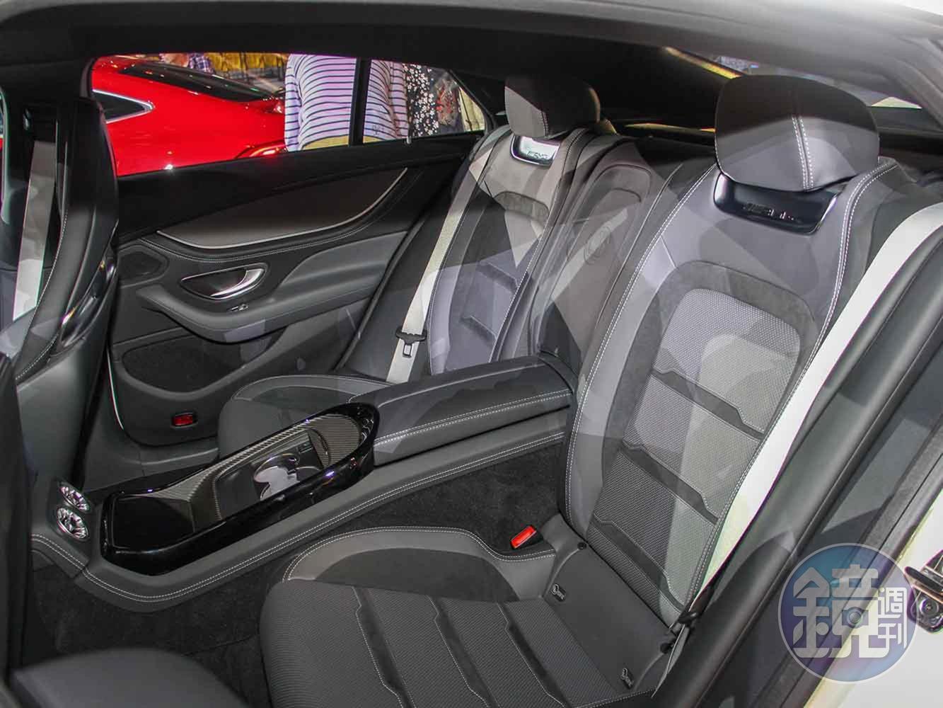 AMG GT 4D後座標配雙獨立座椅，可選配三人座或者圖內的獨立套件。