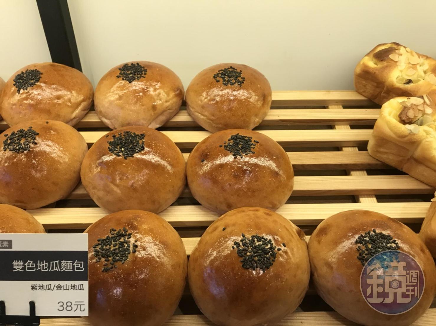 金山地瓜入餡的「雙色地瓜麵包」。