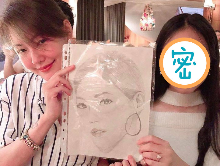 小S在社群網站上曬出大女兒Elly和二女兒Lily給她的母親節祝福，網友紛紛讚嘆2個女兒的美貌。（翻攝自小S IG）