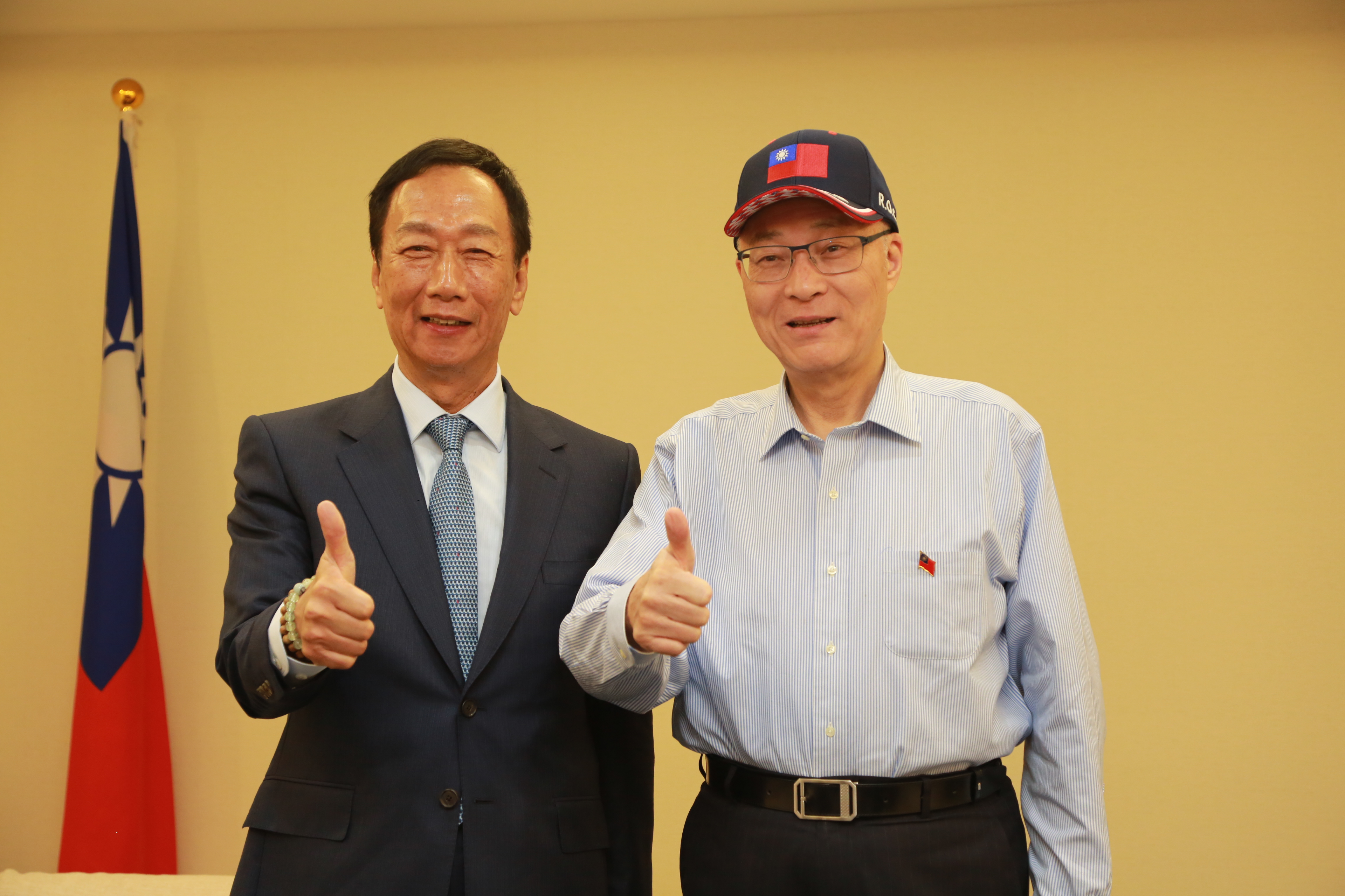 郭台銘今與吳敦義會面,會後發表3點聲明。(國民黨提供)