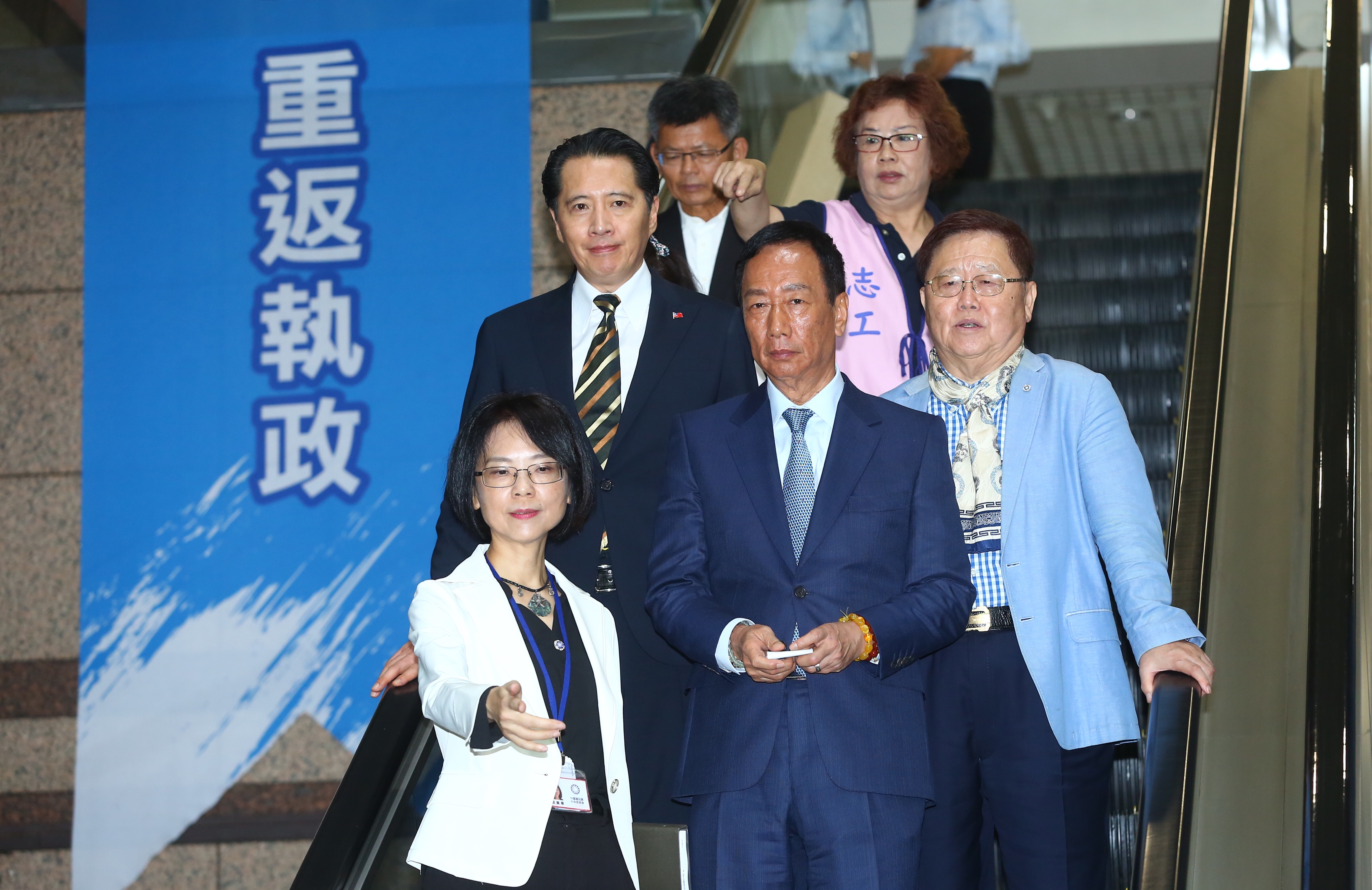 鴻海集團董事長郭台銘今日前往國民黨中央黨部，與國民黨黨主席吳敦義會面。