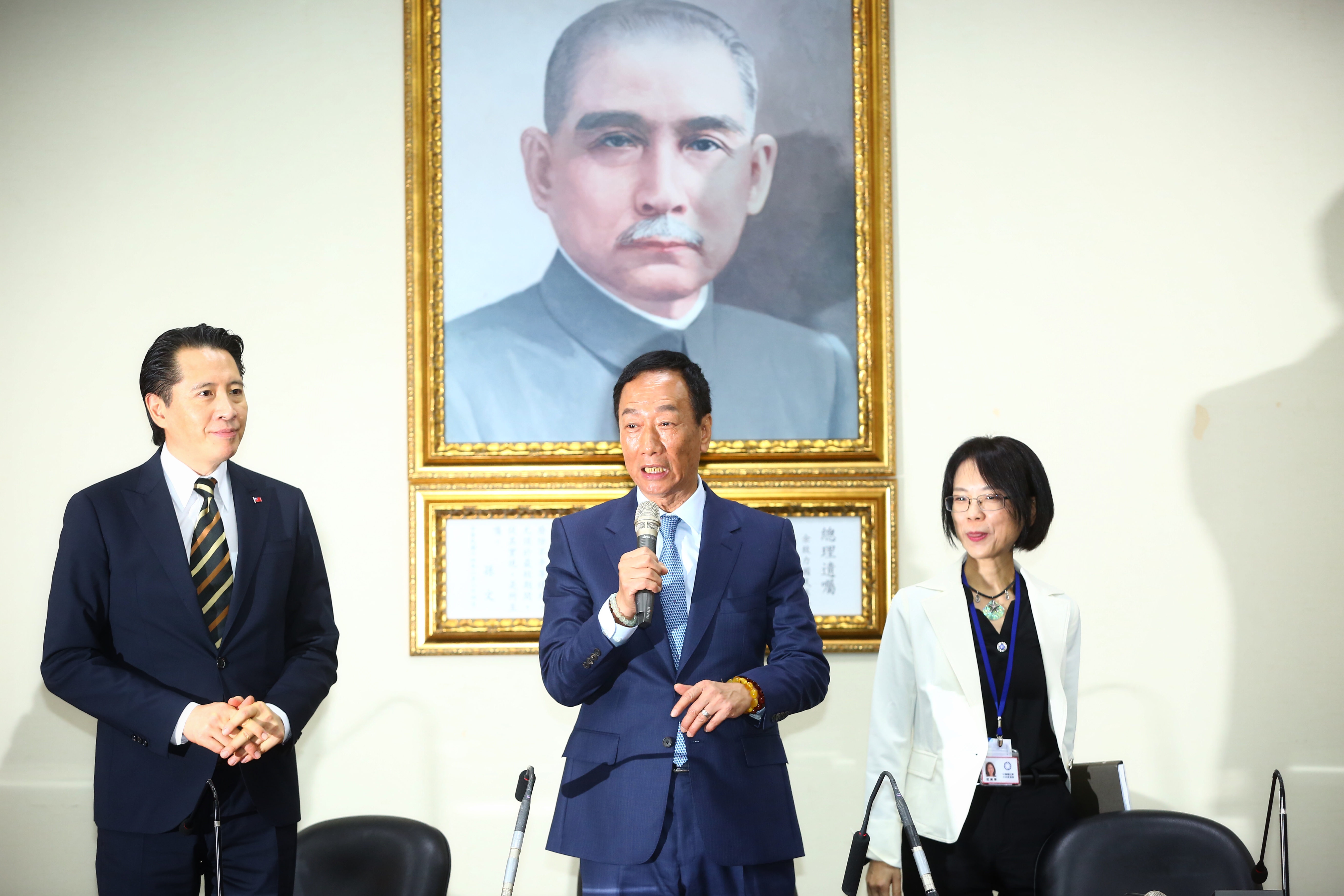 媒體問到若初選未過，有考慮當副手嗎？郭台銘表示自己習慣做決策，不適合做參謀。