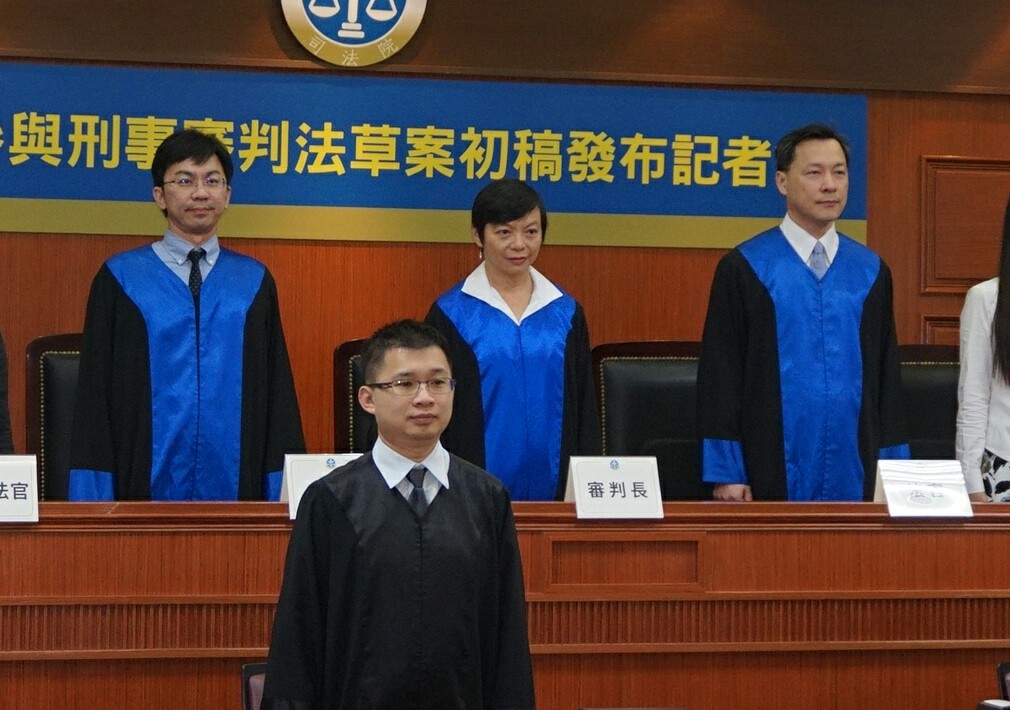 《法官法》修法爭議不斷，法官協會發聲明強調，審判不是服務業，當事人可以上訴，但不要客訴。