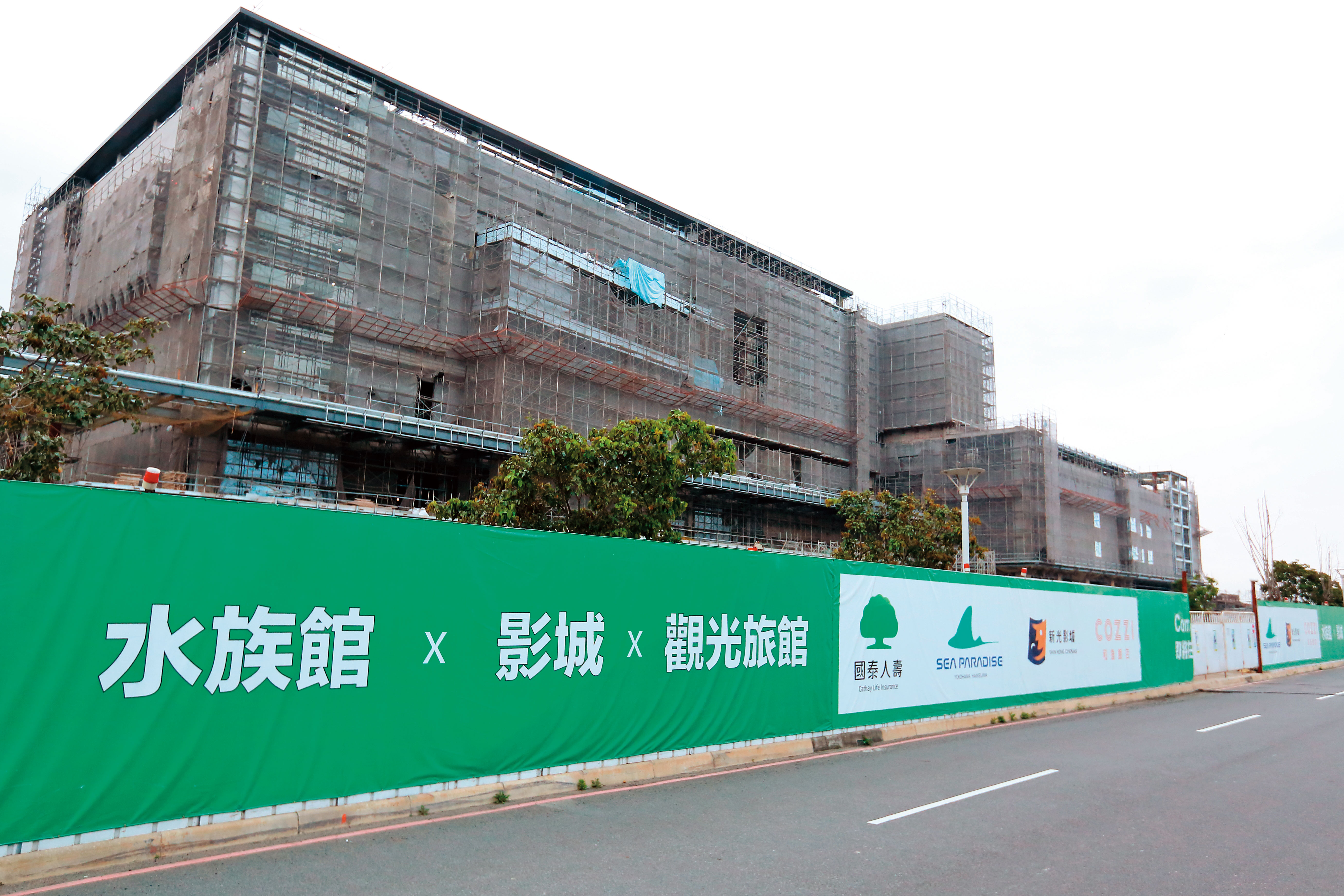 華泰名品城全區開幕後，明年還有水族館、影城、飯店即將登場。