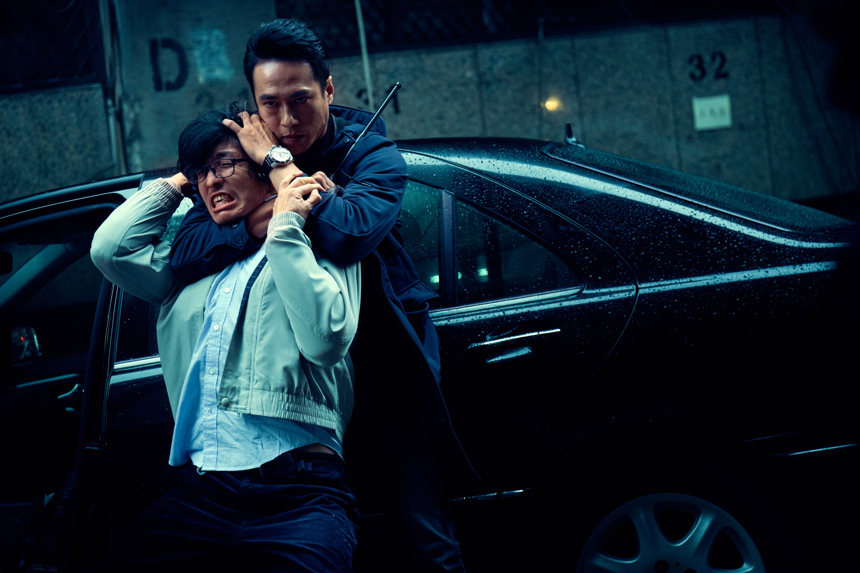 莊凱勛在電影中飾演超暴力的警察，為辦案常常跨出了線。（華映提供）