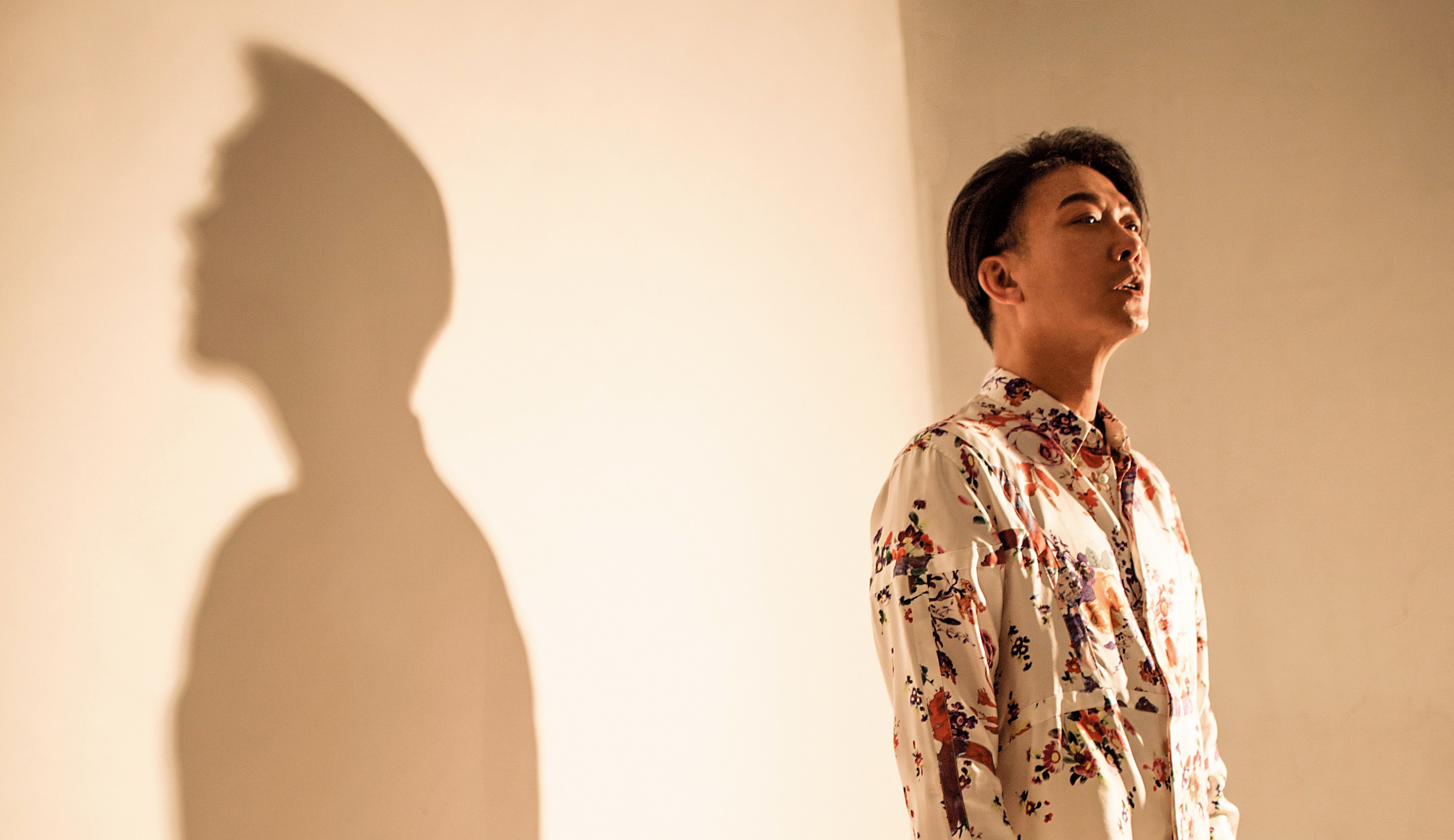 錢小豪在殭屍電影總能逢凶化吉，是許多人成長時的回憶，但在現實裡頭，讓他最忙碌的課題是當爸爸。