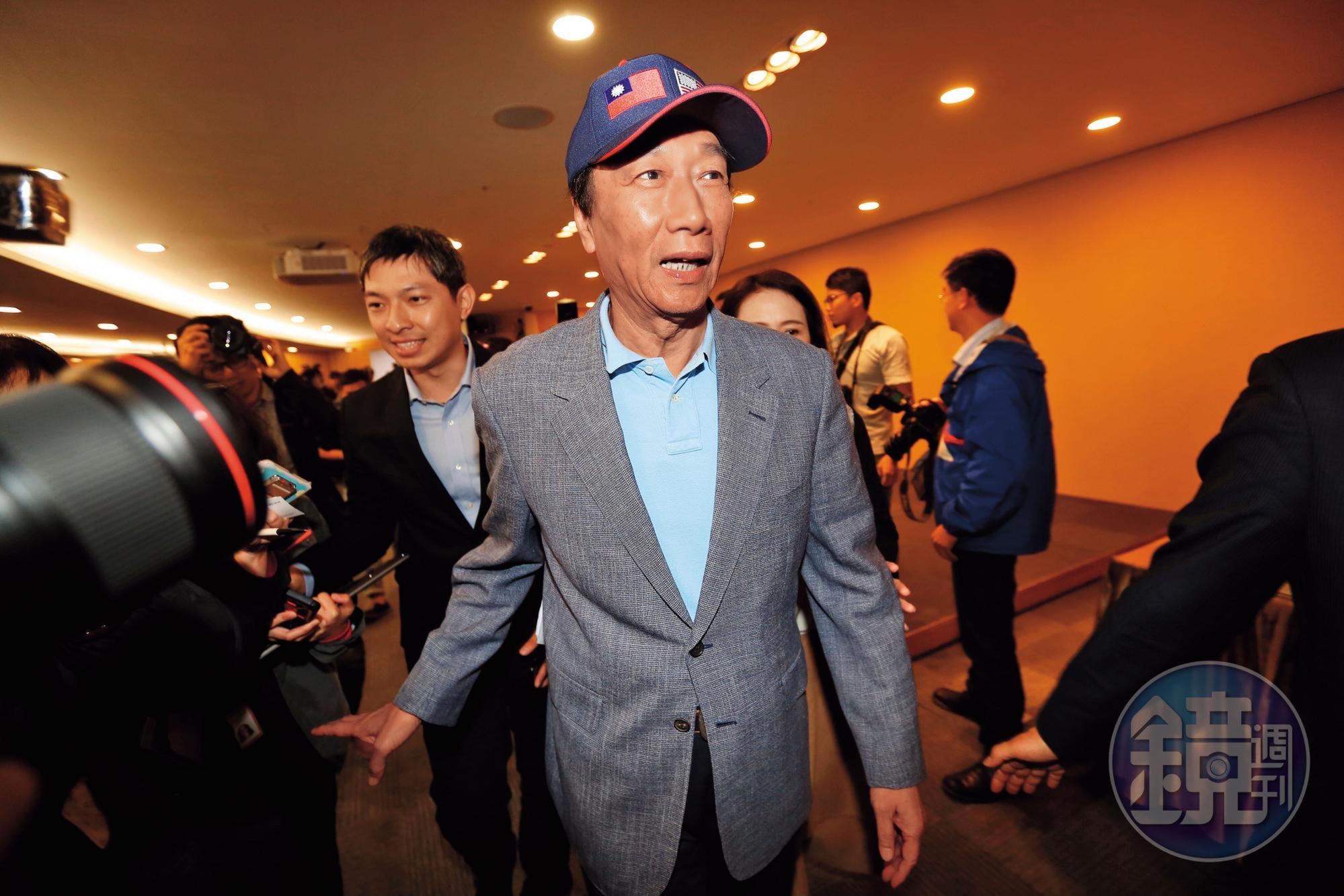 鴻海董事長郭台銘亟欲扭轉形象,對自己的公開演講表現非常在意,打算找演講老師為他上課。