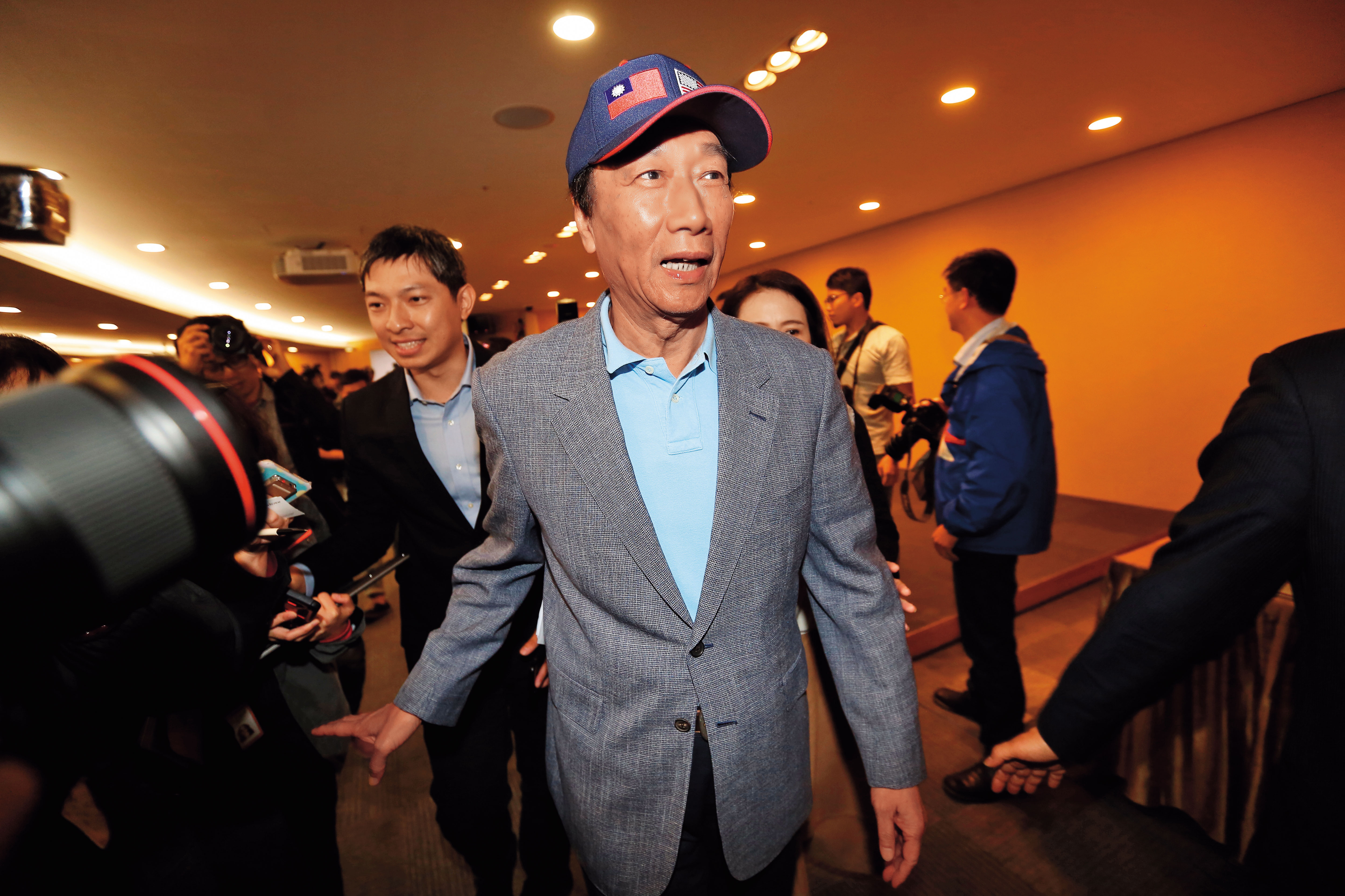 鴻海董事長郭台銘亟欲扭轉形象，對自己的公開演講表現非常在意，打算找演講老師為他上課。