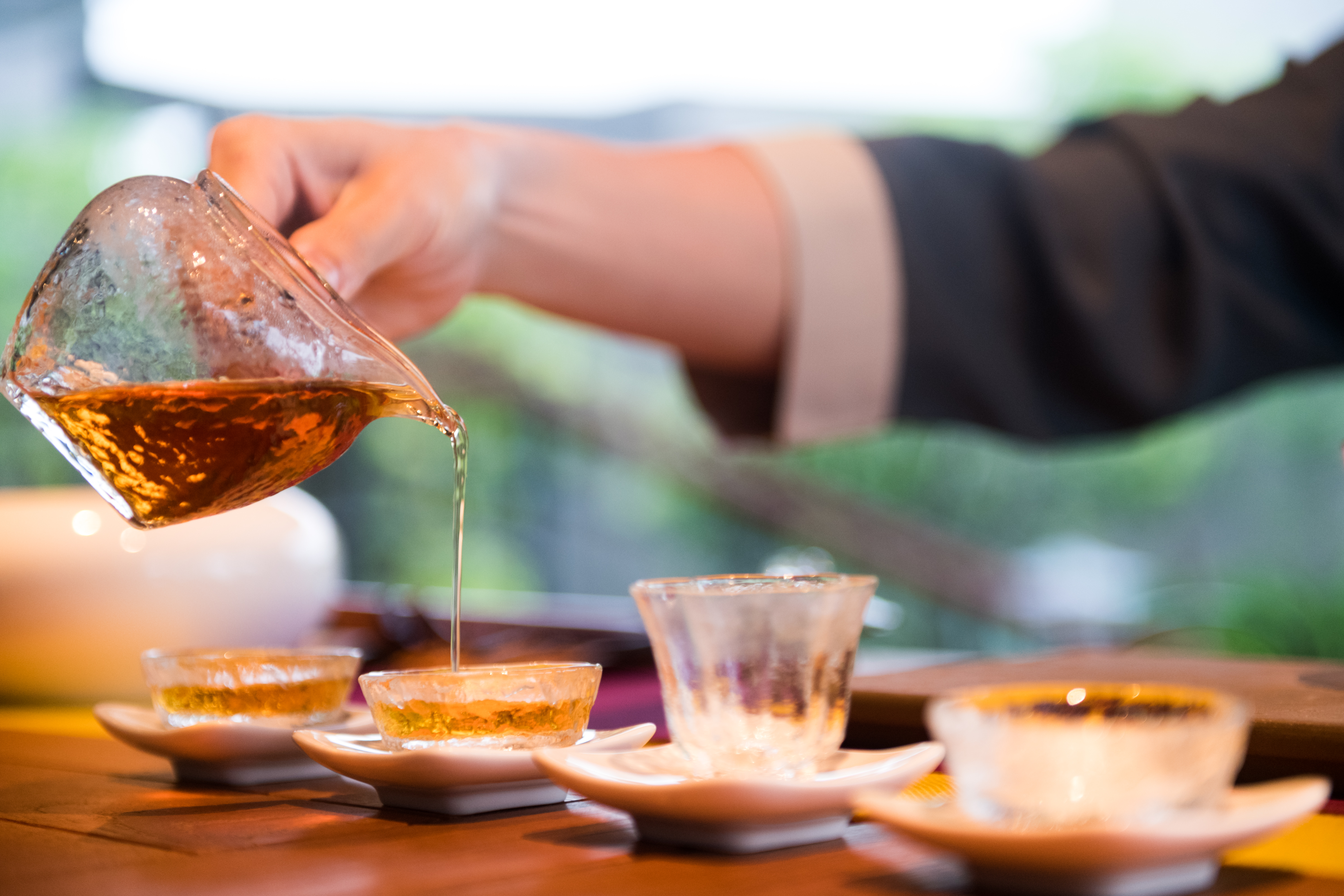 泉月樓的主人特別重視茶藝，四處蒐羅好茶。