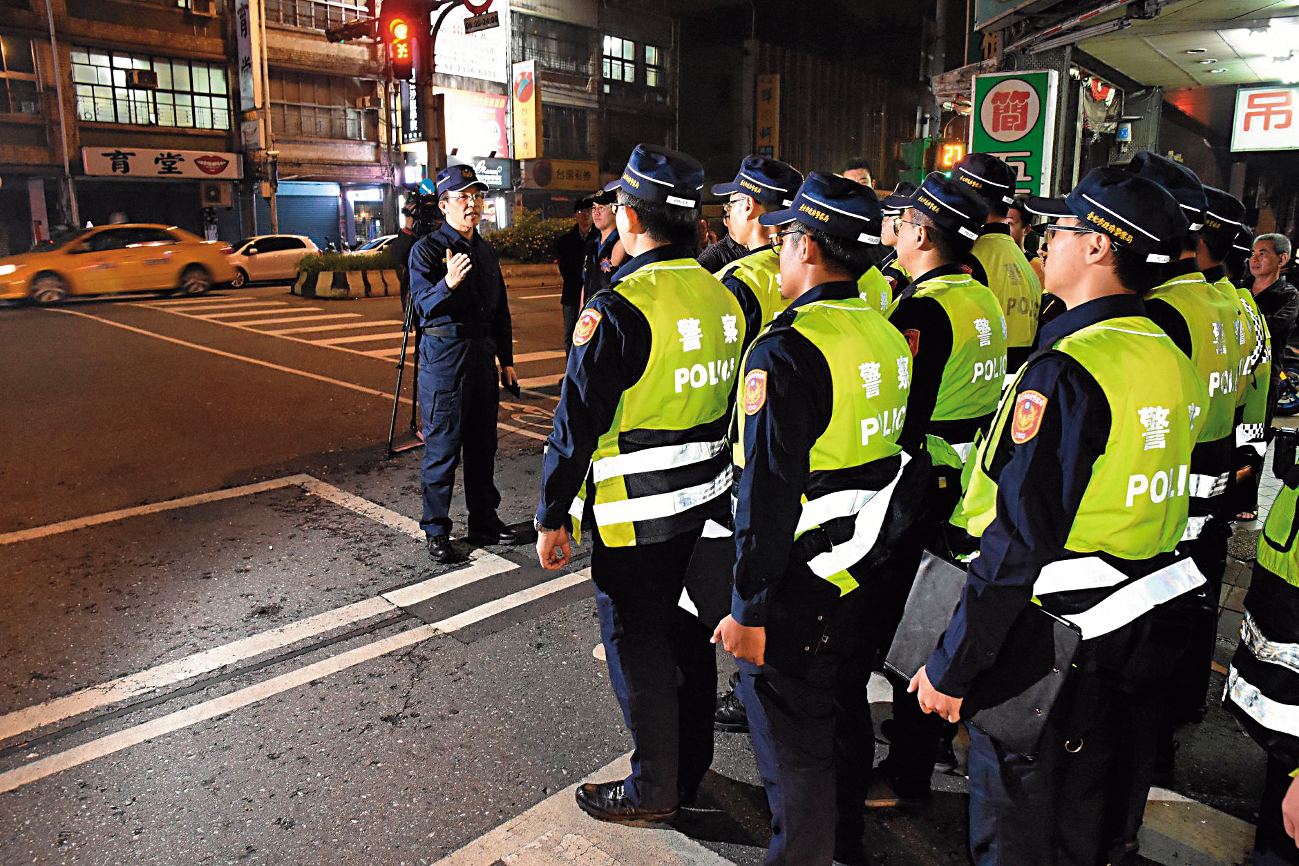 新任萬華警分局長張隆興4月12日上任,19日便親自帶隊掃黃。