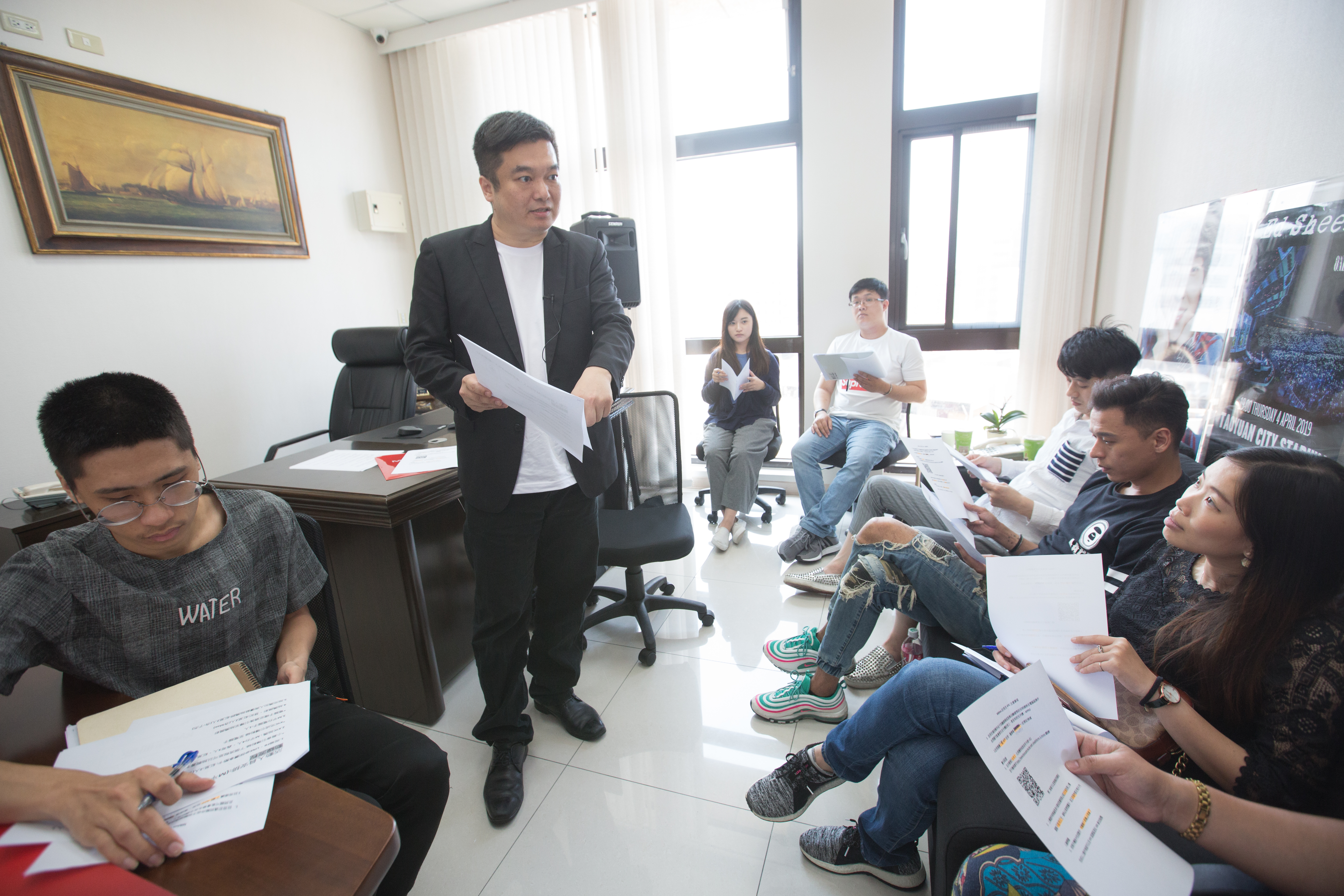 丁南曾連續3年被媒體評選最佳公關公司經營人前三名，卻因賭性堅強，幾乎輸掉全部家產。