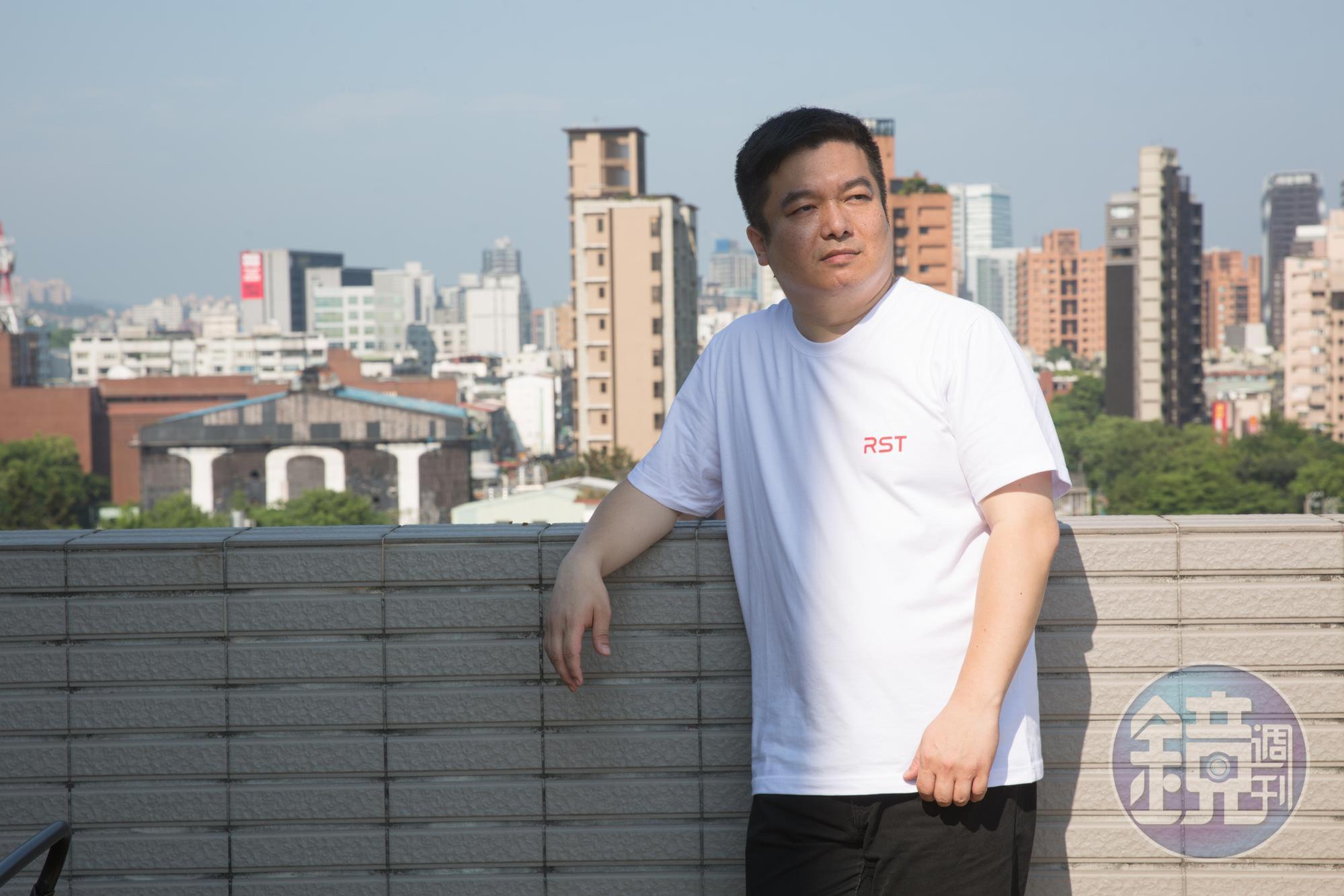 曾是年輕創業成功範例、形象正面的丁南，過去很怕別人談起這賭博黑歷史。他說，揭開自己過去的黑暗史是需要勇氣的，他只希望能鼓勵到一些正處於谷底的人。