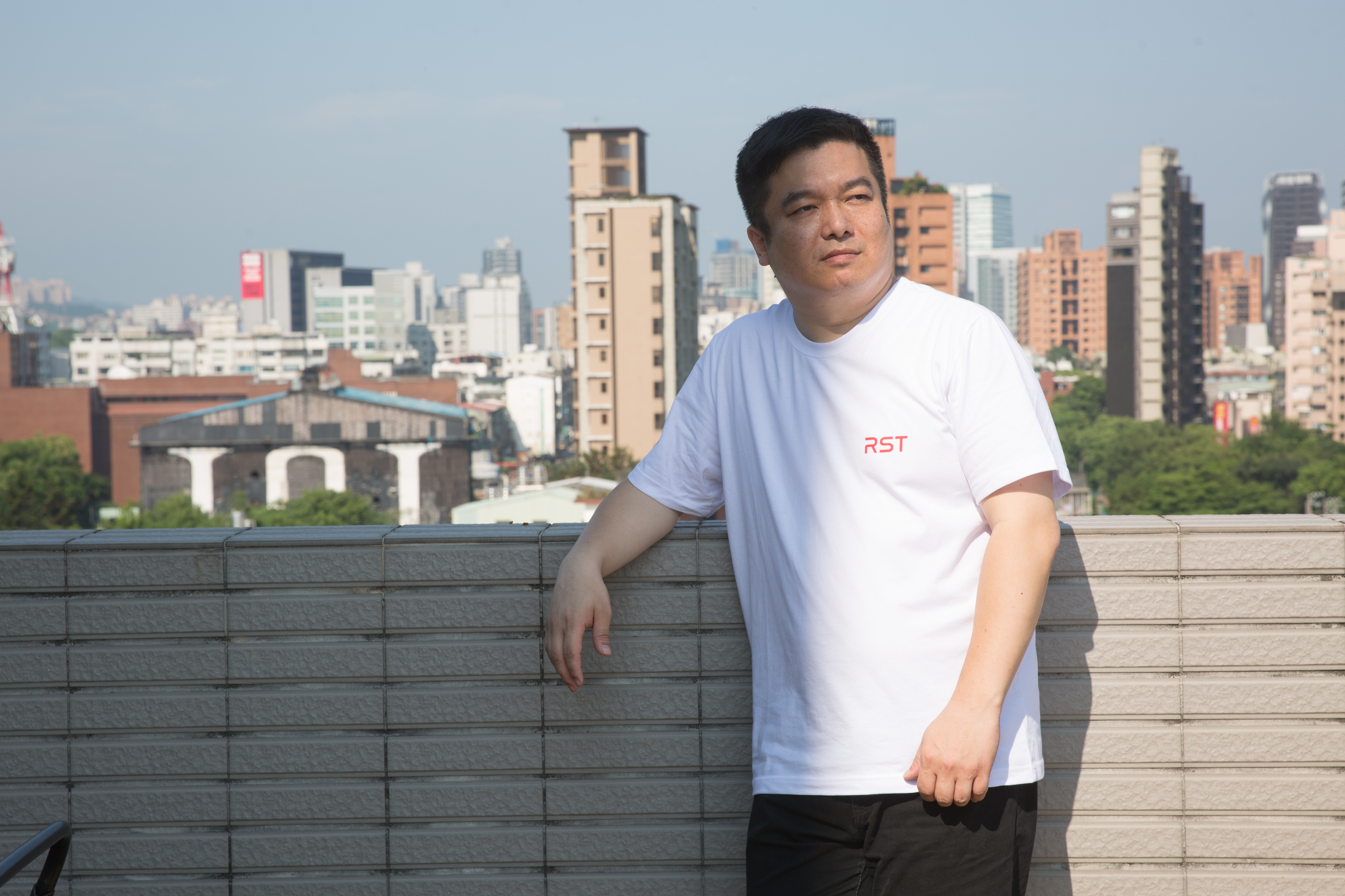 曾是年輕創業成功範例、形象正面的丁南，過去很怕別人談起這賭博黑歷史。他說，揭開自己過去的黑暗史是需要勇氣的，他只希望能鼓勵到一些正處於谷底的人。