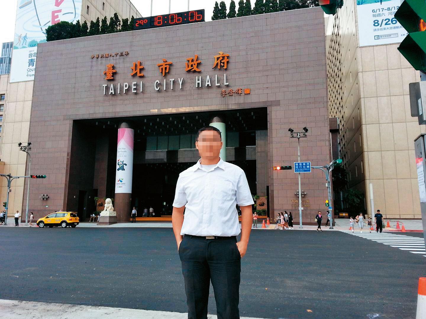 市府教育局黃姓官員涉嫌偷拍、公開打手槍,被依妨害風化罪嫌起訴。(翻攝臉書)