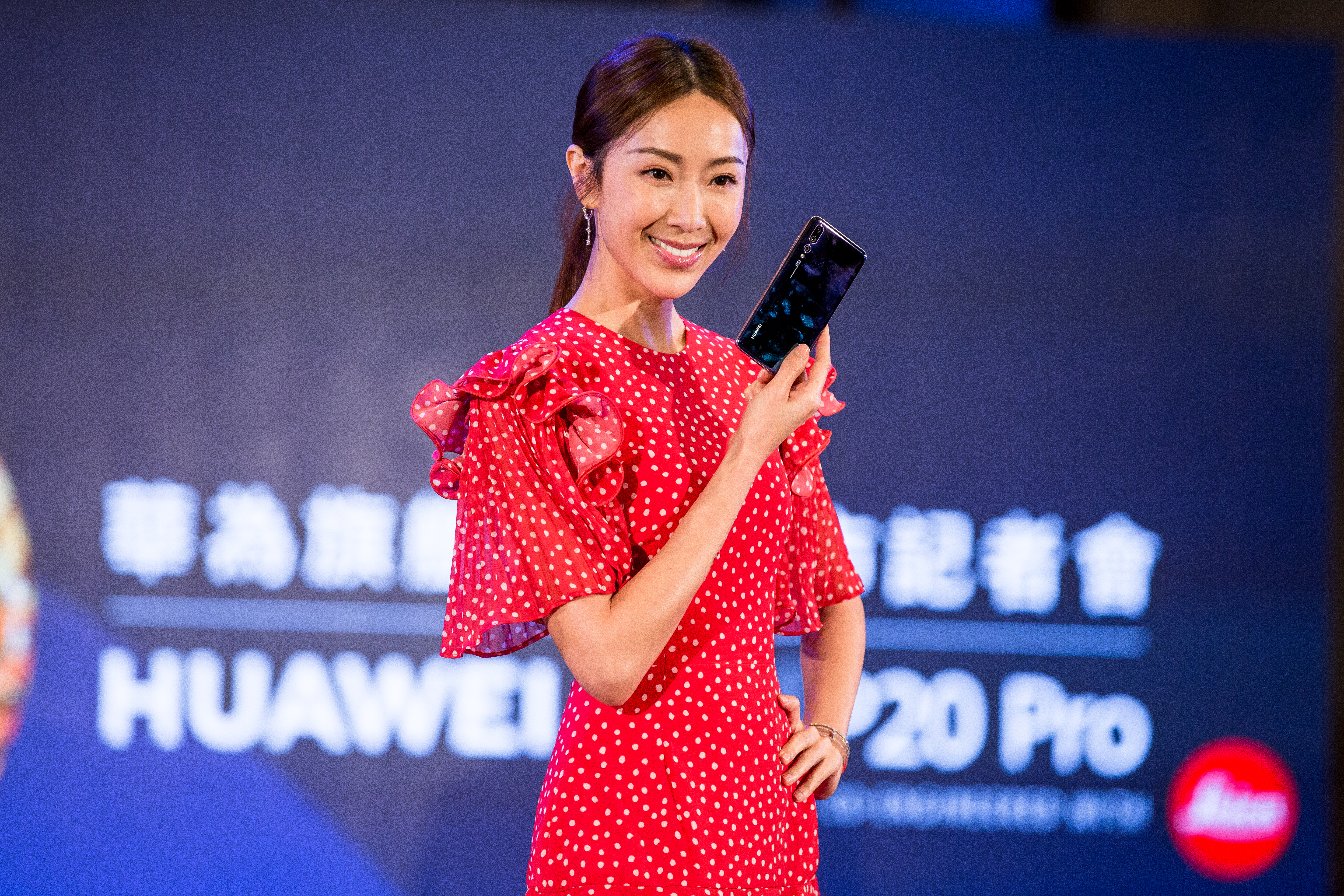 已連續2季虧損的群創，在3月的一場會議，被迫接受未來華為訂單要透過中國深超光電接單。