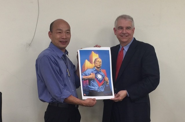 高雄市長韓國瑜提到美國漫威前來接觸，欲將其奮鬥故事畫成漫畫，但對方遭起底是公關公司老闆。（翻攝自網路）