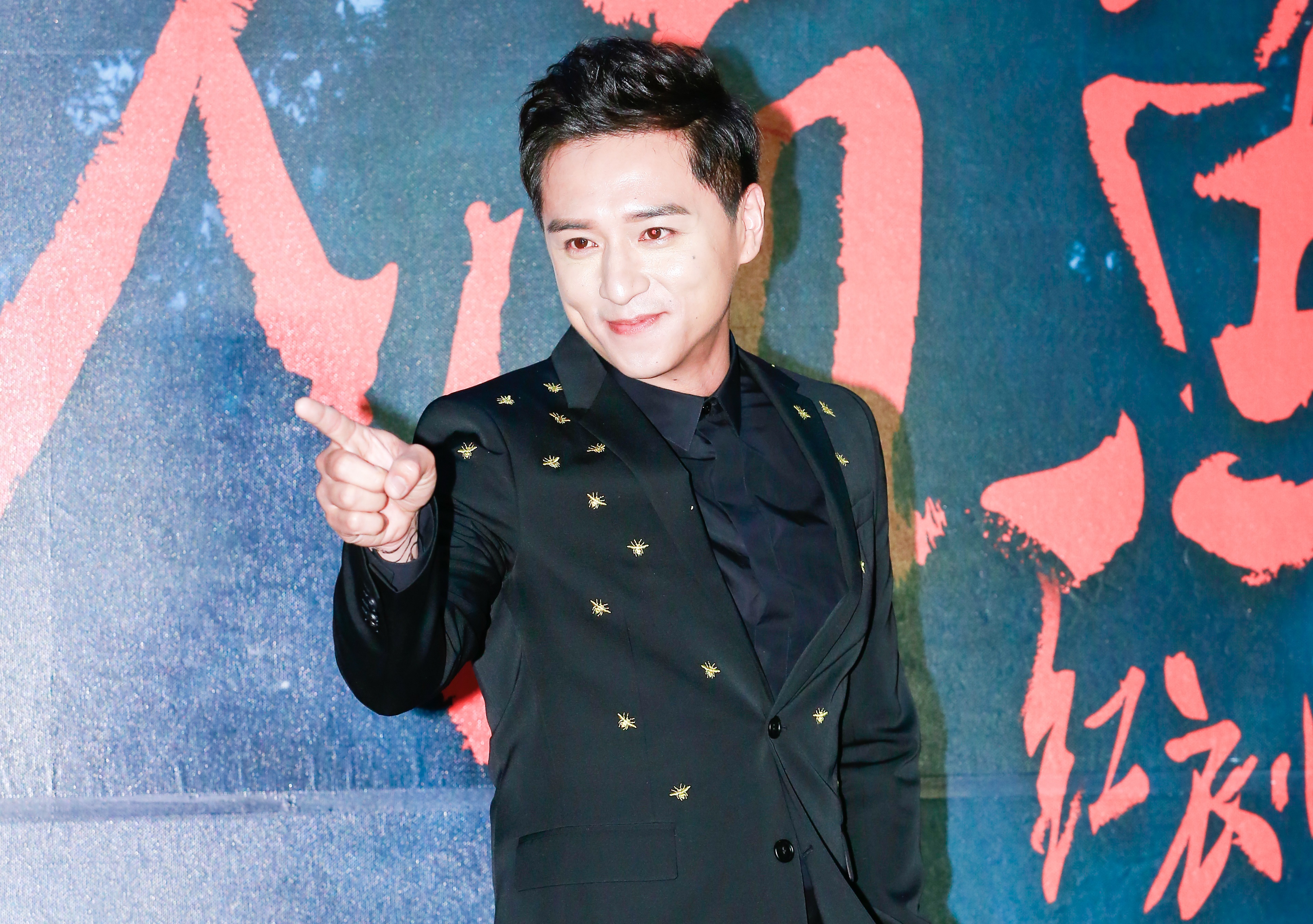 鄭人碩與前妻奉子成婚，去年底離婚，前一陣子已公開宣布跟小薰交往。