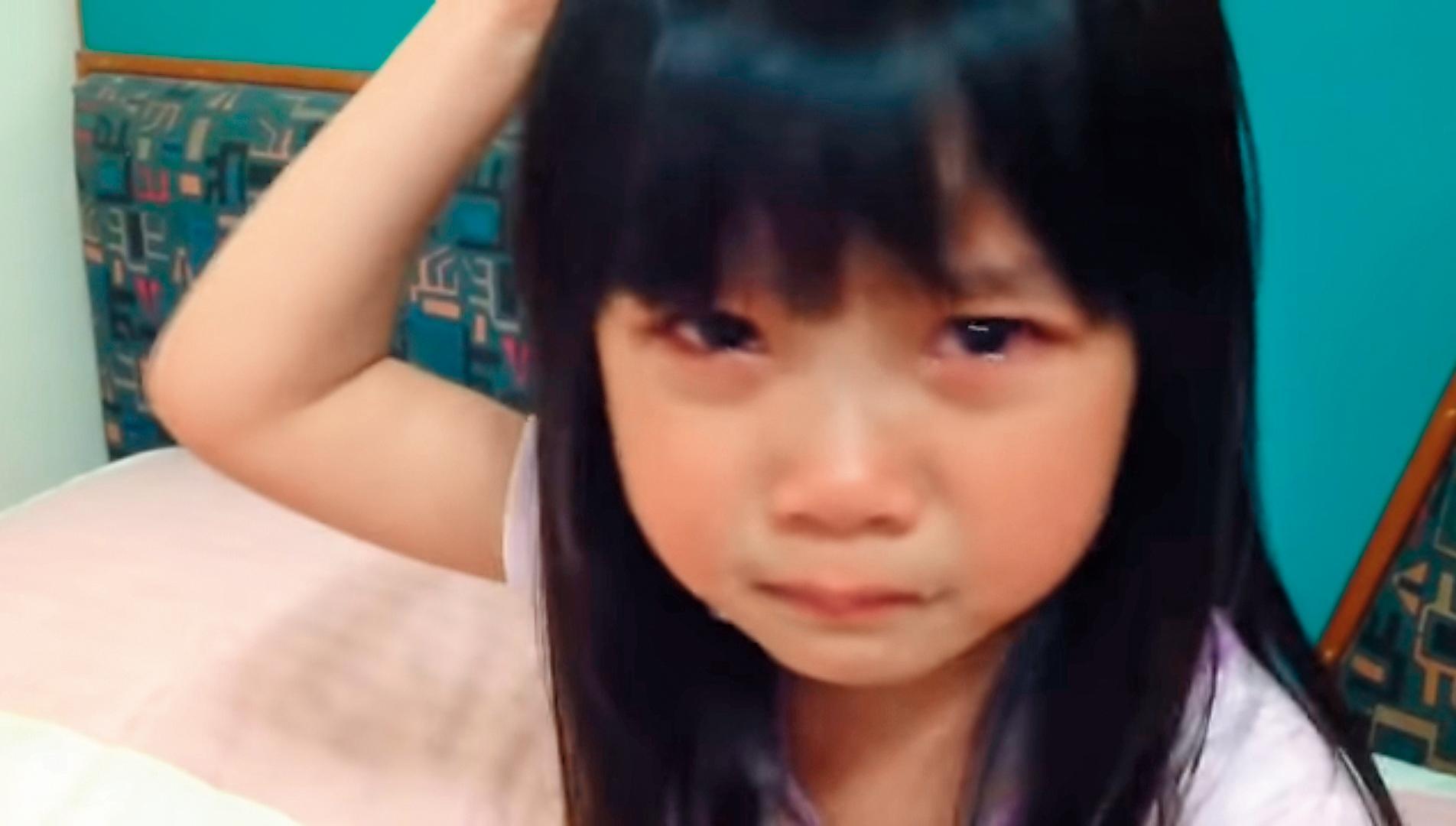 2012年，喬喬因為爸爸替她拍的一支〈不好翹〉影片而走紅成為童星。（翻攝自于卉喬臉書）