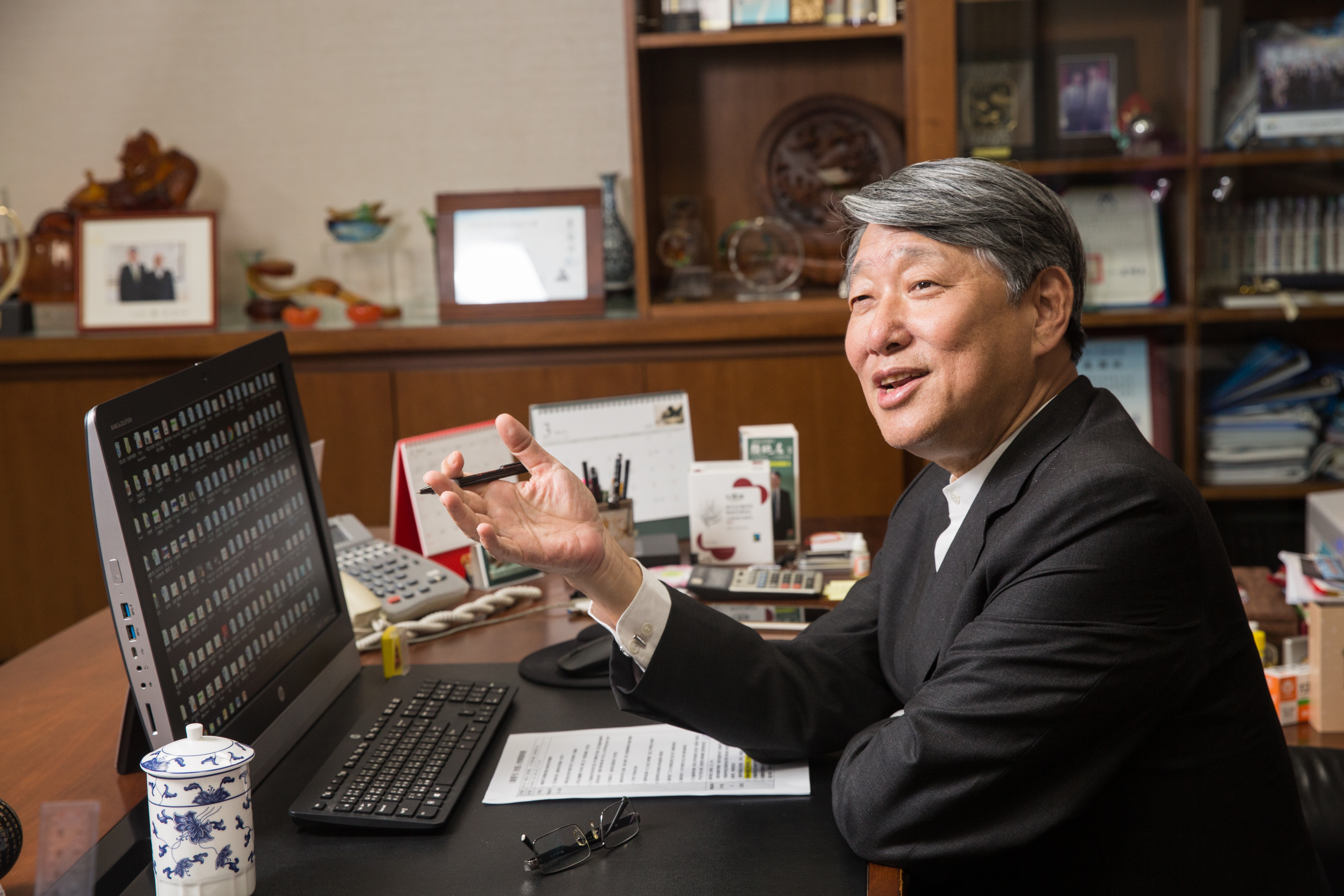 日文流利的郭智輝也曾主動幫鴻海董事長郭台銘當過司機兼翻譯。