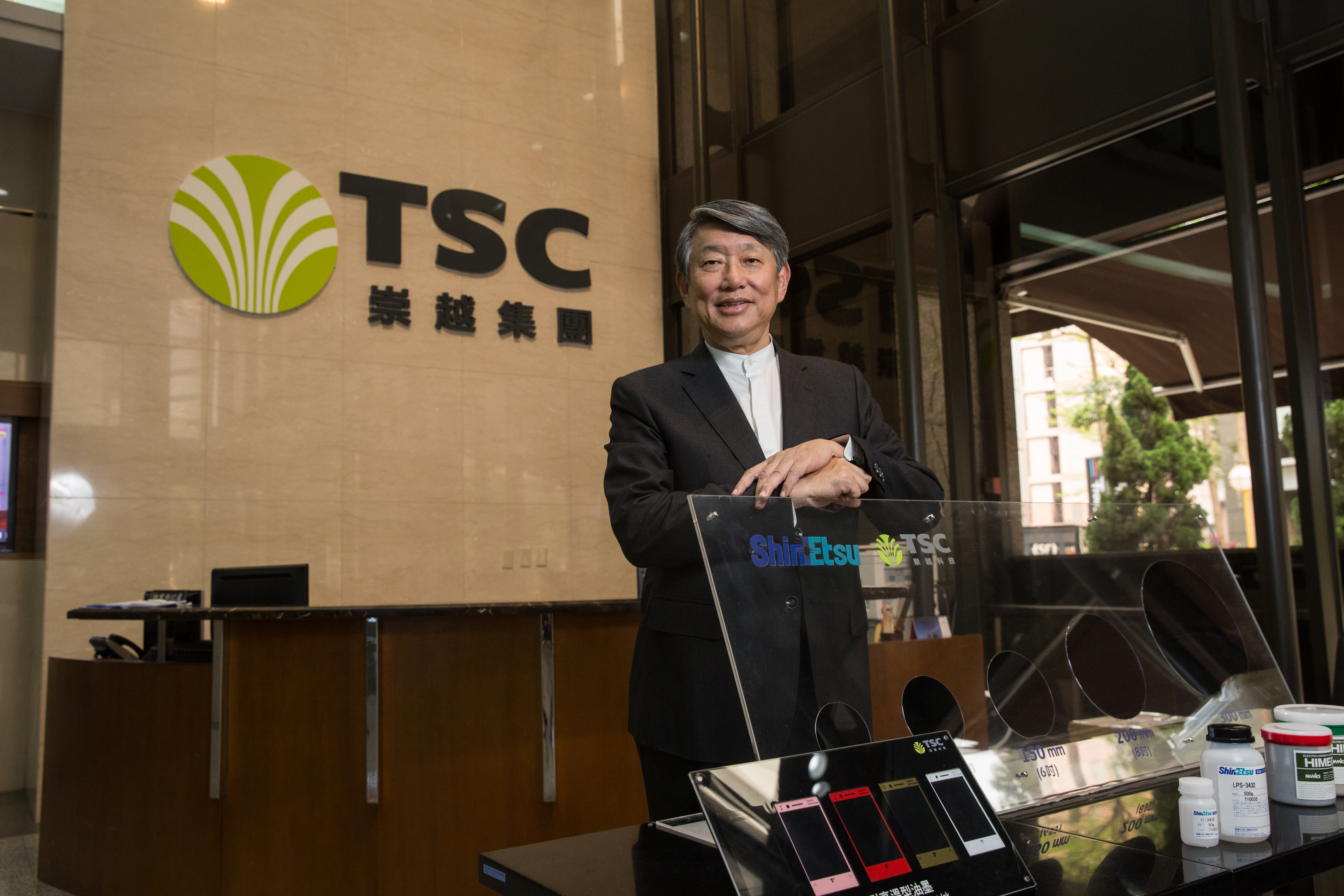 郭智輝從業務員做起，靠著代理半導體材料與設備，讓公司營收成長200倍。