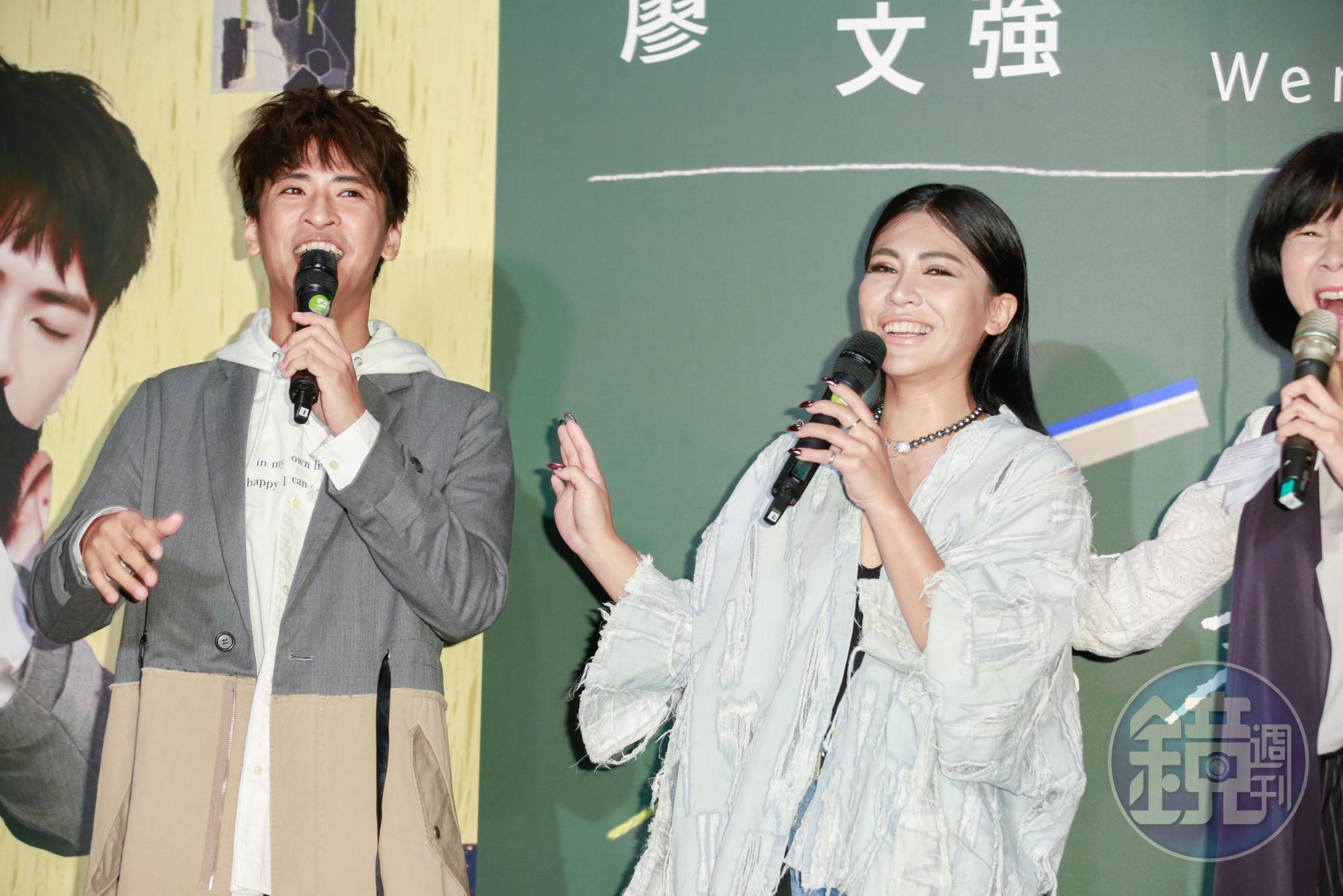 金曲歌后兼高中同窗艾怡良到場幫廖文強打氣，互爆趣事。