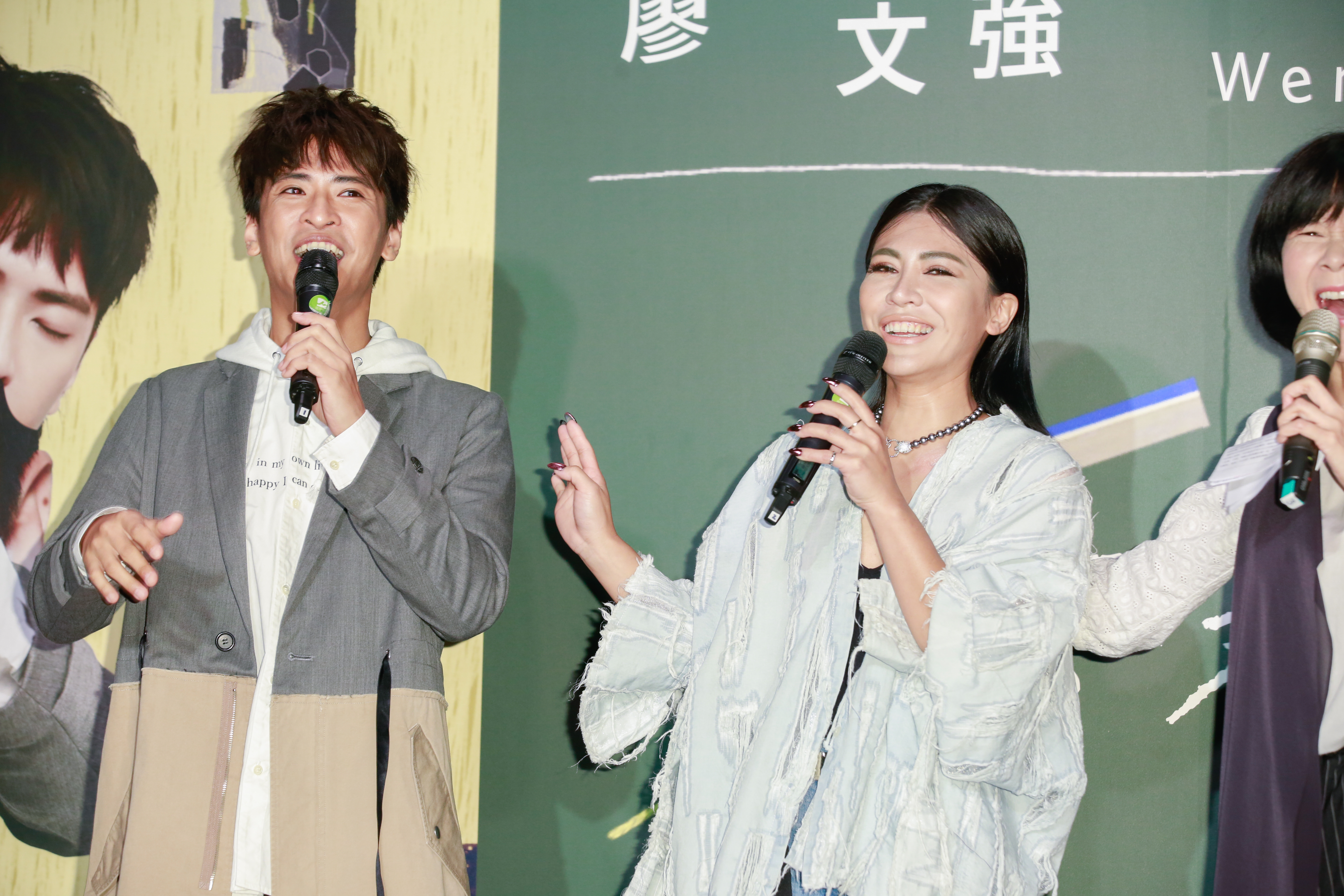 金曲歌后兼高中同窗艾怡良到場幫廖文強打氣,互爆趣事。