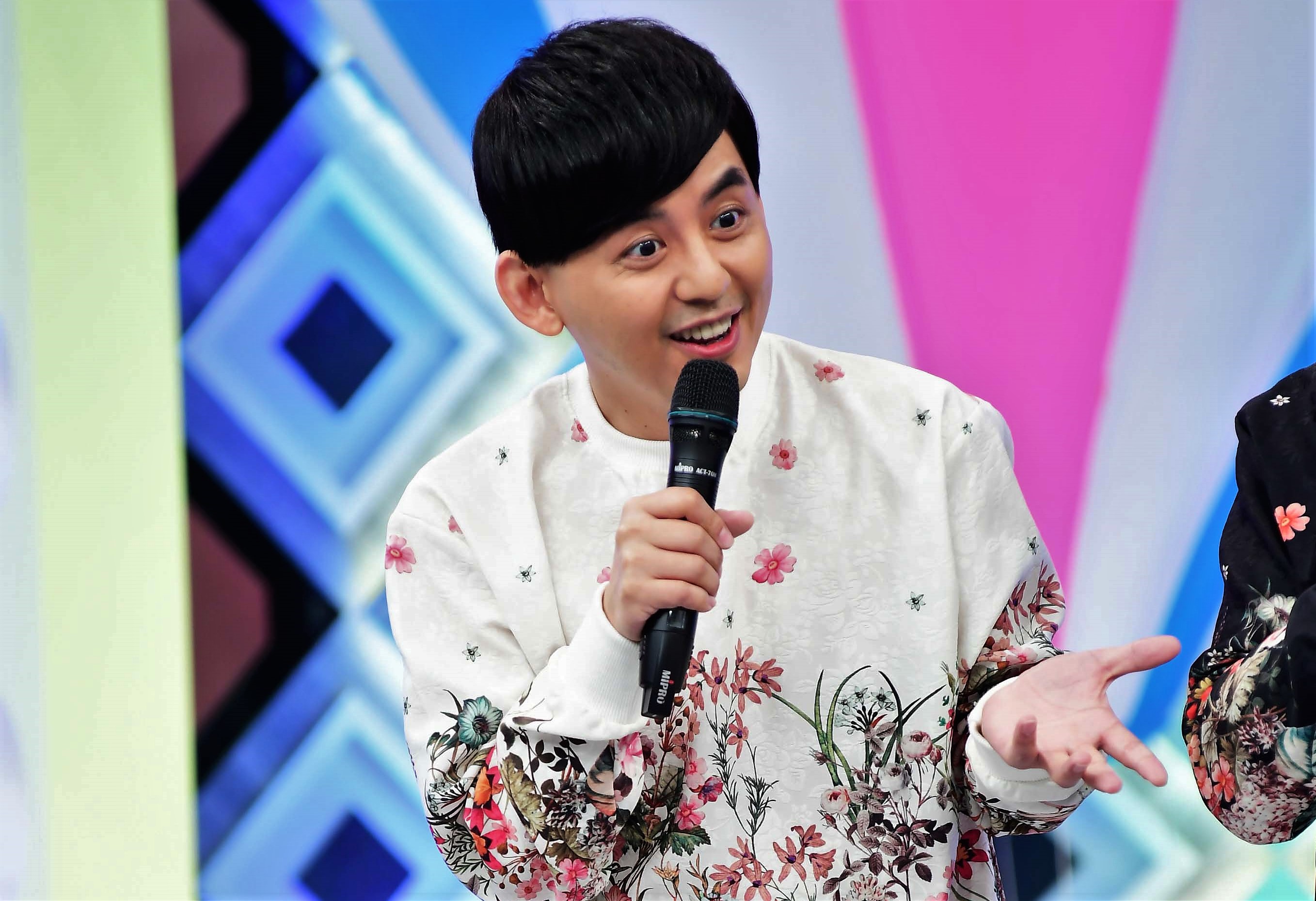 黃子佼認為女友孟耿如的新專輯也難入圍金曲獎。（圖／華視提供）