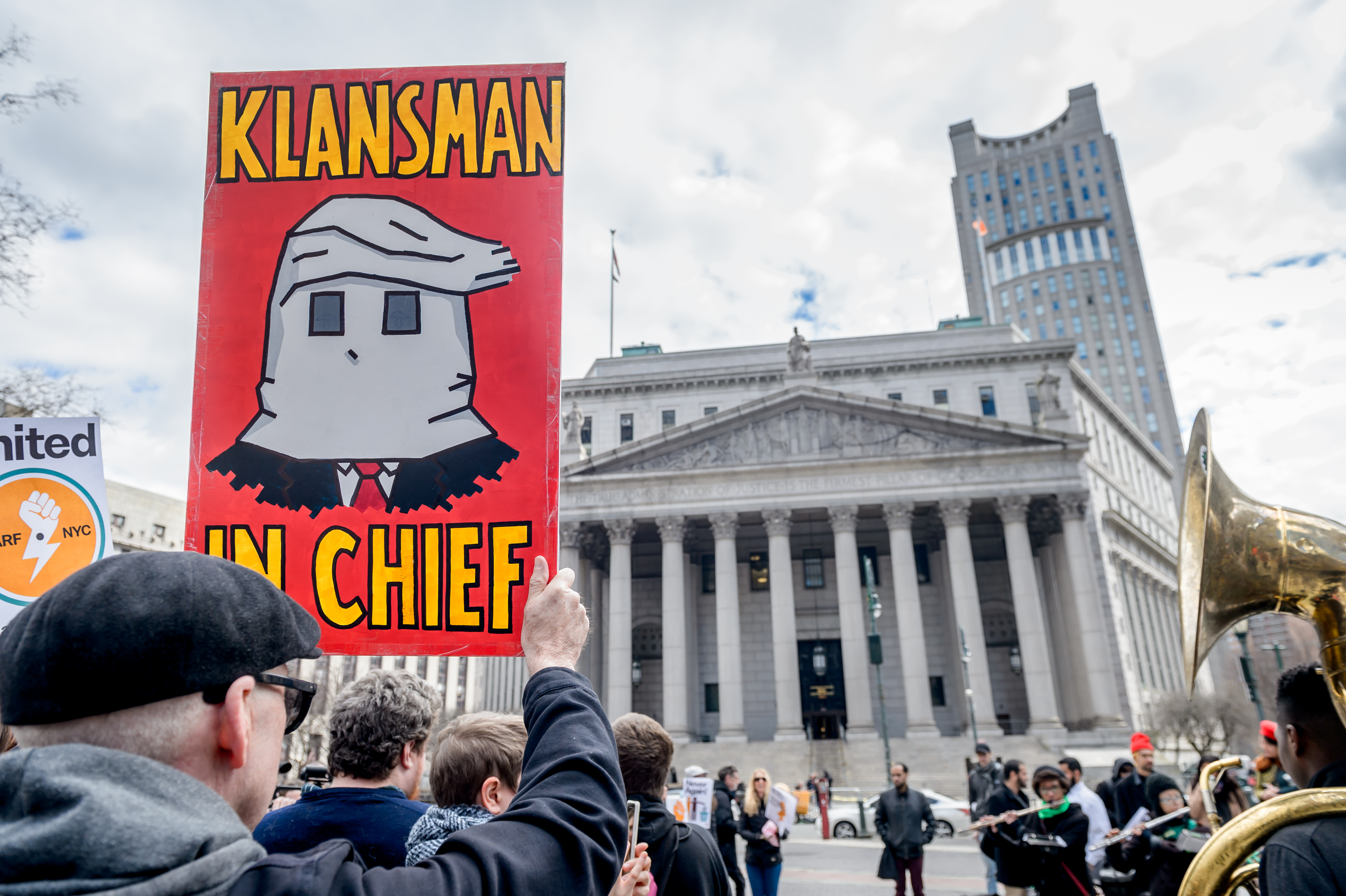 2019年3月16日，美國紐約，民眾在聯合國「消除種族歧視國際日」參與反法西斯街頭遊行。（東方IC）