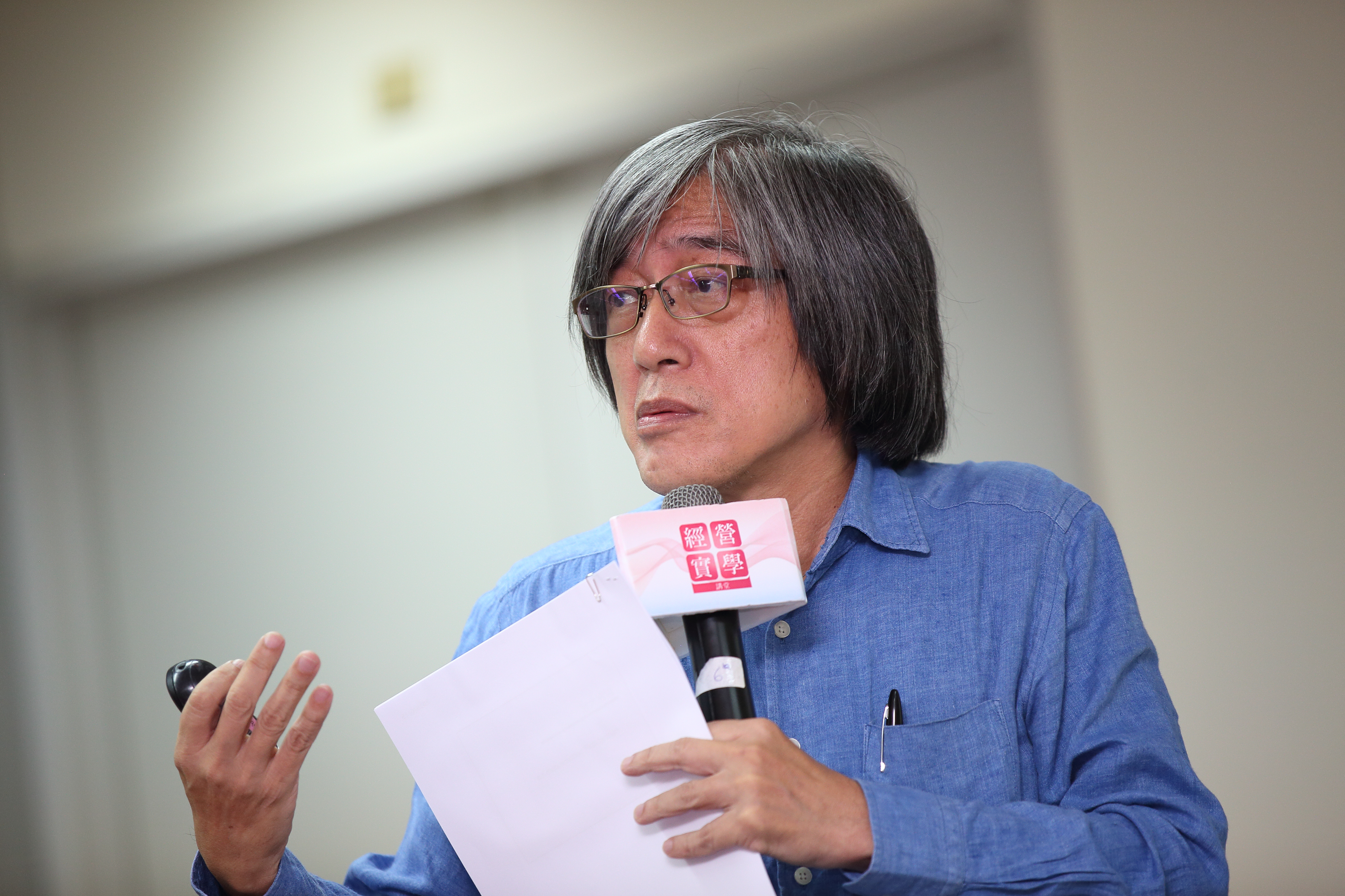 中華郵政物流園區惹議，詹宏志站上火線重砲抨擊政府莫名其妙。