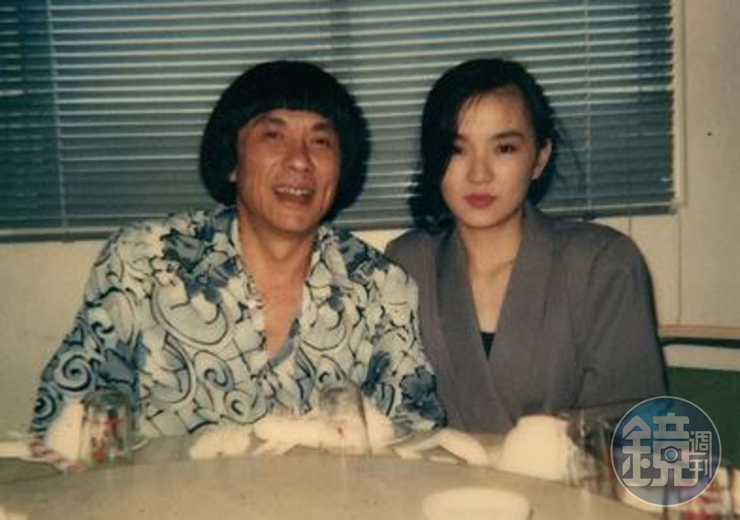 照片中的謝金燕年僅19歲，豬哥亮47歲，看得出來感情仍相當好。（翻攝自謝金燕IG）
