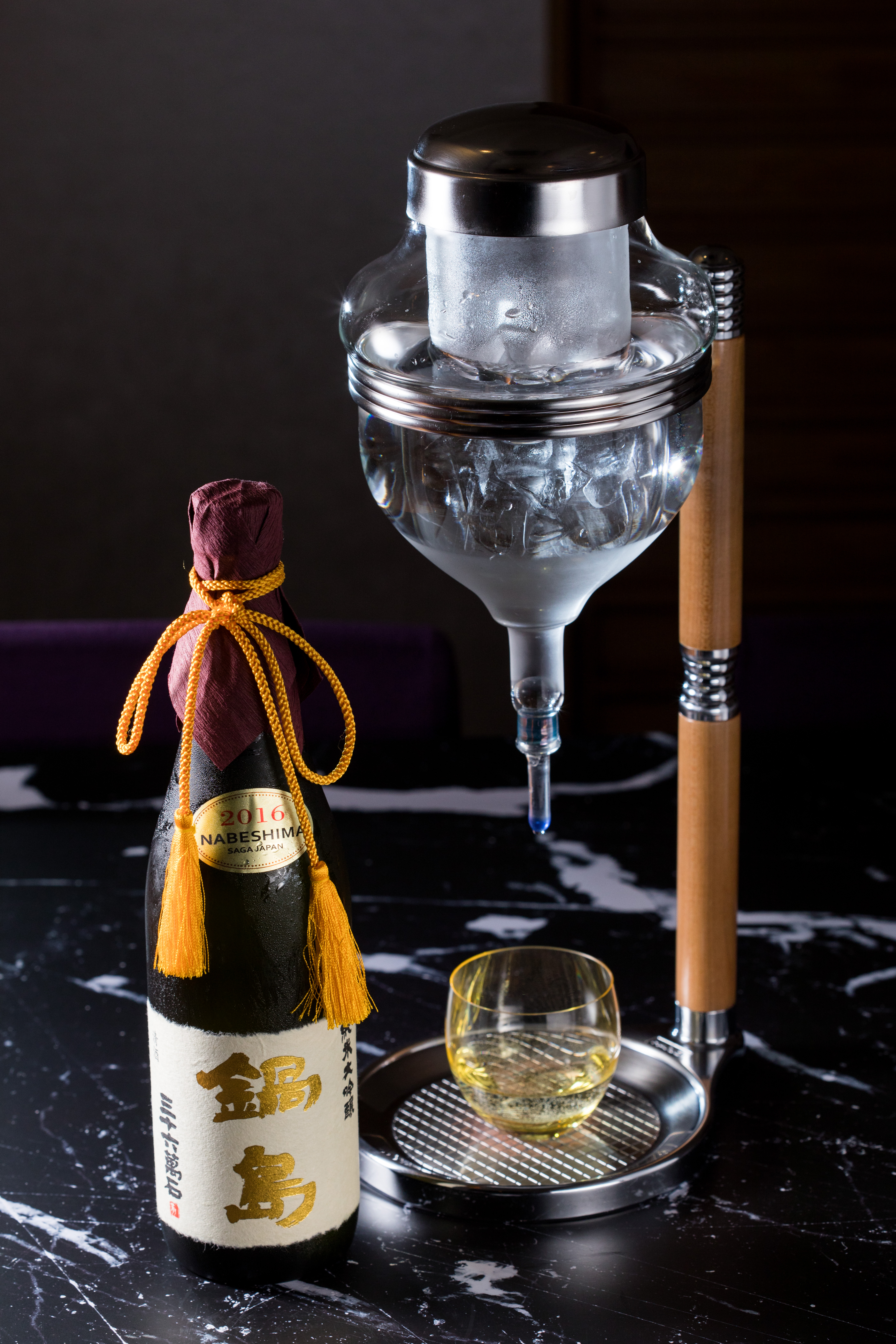 吉兆和高級日本酒供應商「吉利酒造」關係密切，許文杰力推來自佐賀的純米大吟釀「鍋島」，果香低調，柔滑口感能很好地引出赤醋旨味。