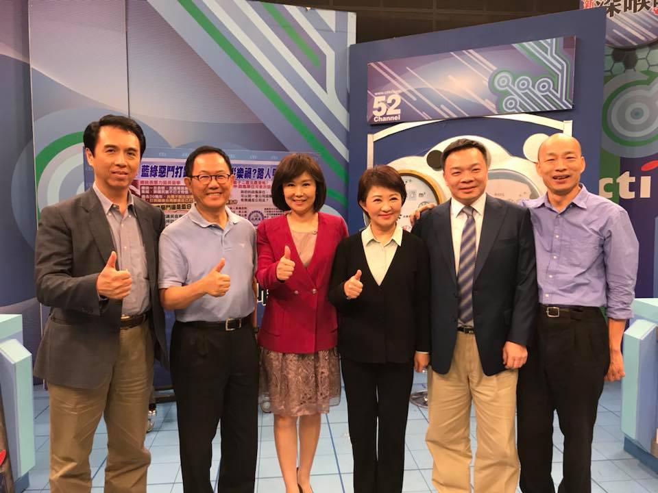 平秀琳（左三）將率《新聞深喉嚨》製作組全部跳槽東森電視台。（翻攝自新聞深喉嚨臉書）