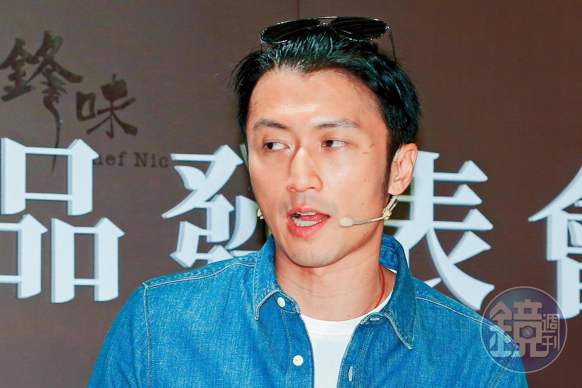 自從愛上煮菜後，謝霆鋒跟家人關係更緊密，被問到女友王菲有吃過嗎？謝霆鋒說：「有，其他朋友也有。」