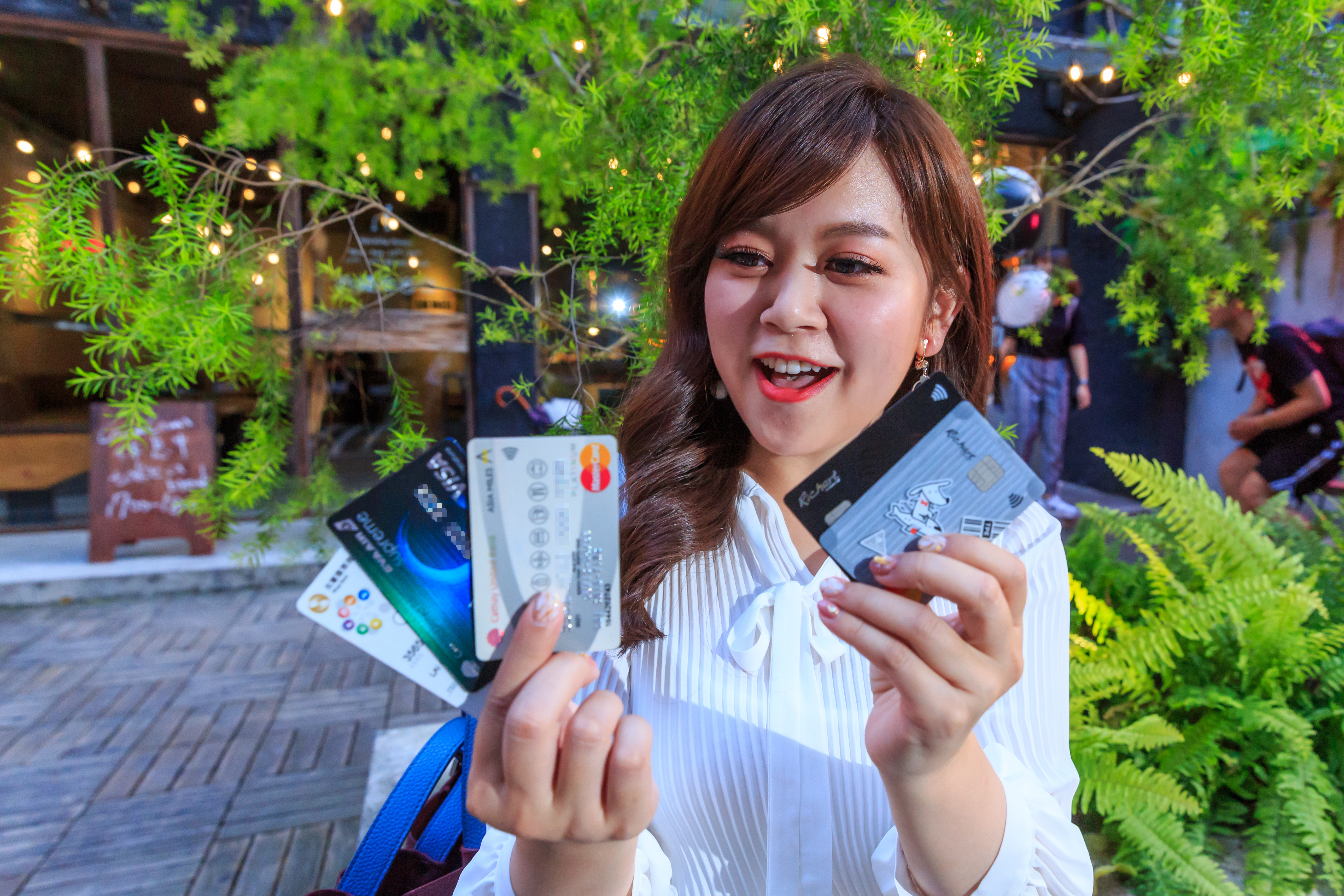 非凡主播賴家瑩善用信用卡消費，累積回饋賺很大。