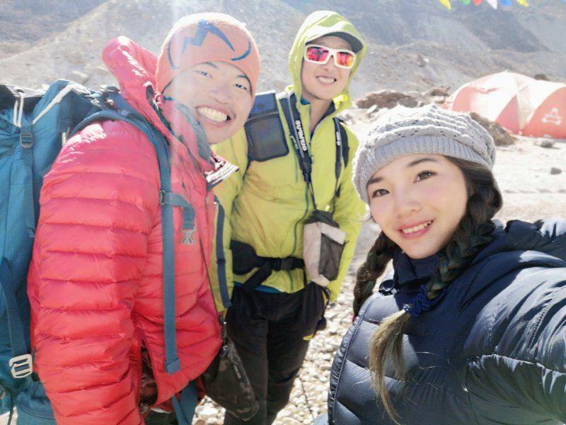 台灣年輕登山家張元植、呂宗翰、詹喬愉15日依序成功登上世界第五高峰馬卡魯峰。（翻攝自K2 Project 張元植X呂忠翰八千計畫 臉書）