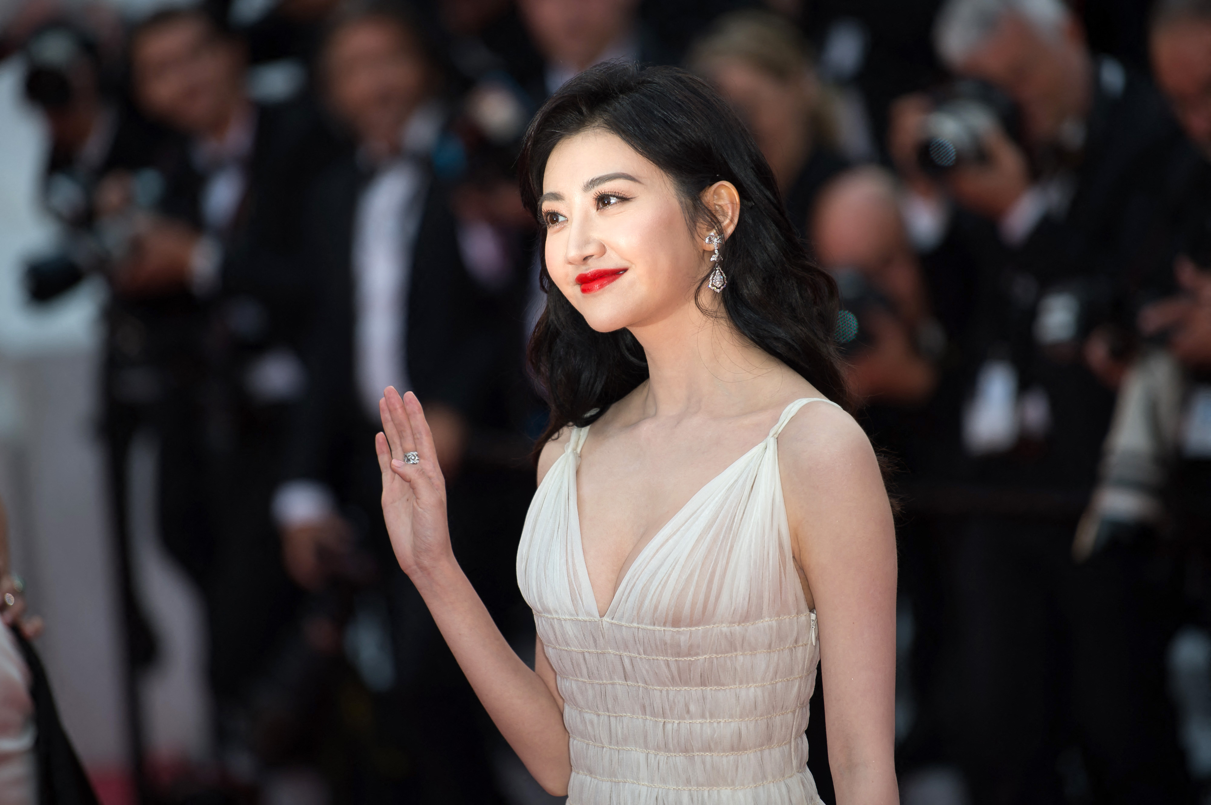 被趕4次不肯走　景甜賴在坎城紅毯網友看傻