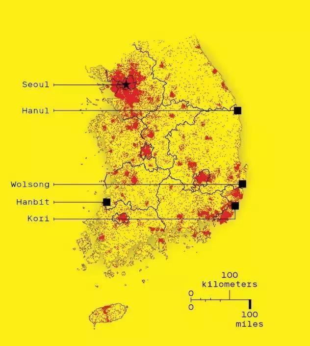 圖丨通過石頭剪刀布招標入圍的零部件就這樣進入了核電站。這些核電站中有些距離人口密集區域不過幾公里。圖中黑色為核電站，紅色為人口分布（來源：麻省理工科技評論）
