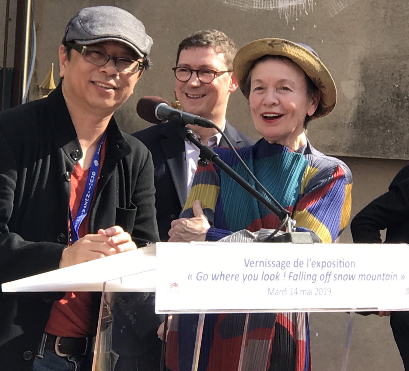 新媒體藝術家黃心健（左）美國前衛音樂教母Laurie Anderson（右）一起完成3件VR作品，受邀在法國坎城影展的「導演雙週」盛大開幕。（故事巢提供）