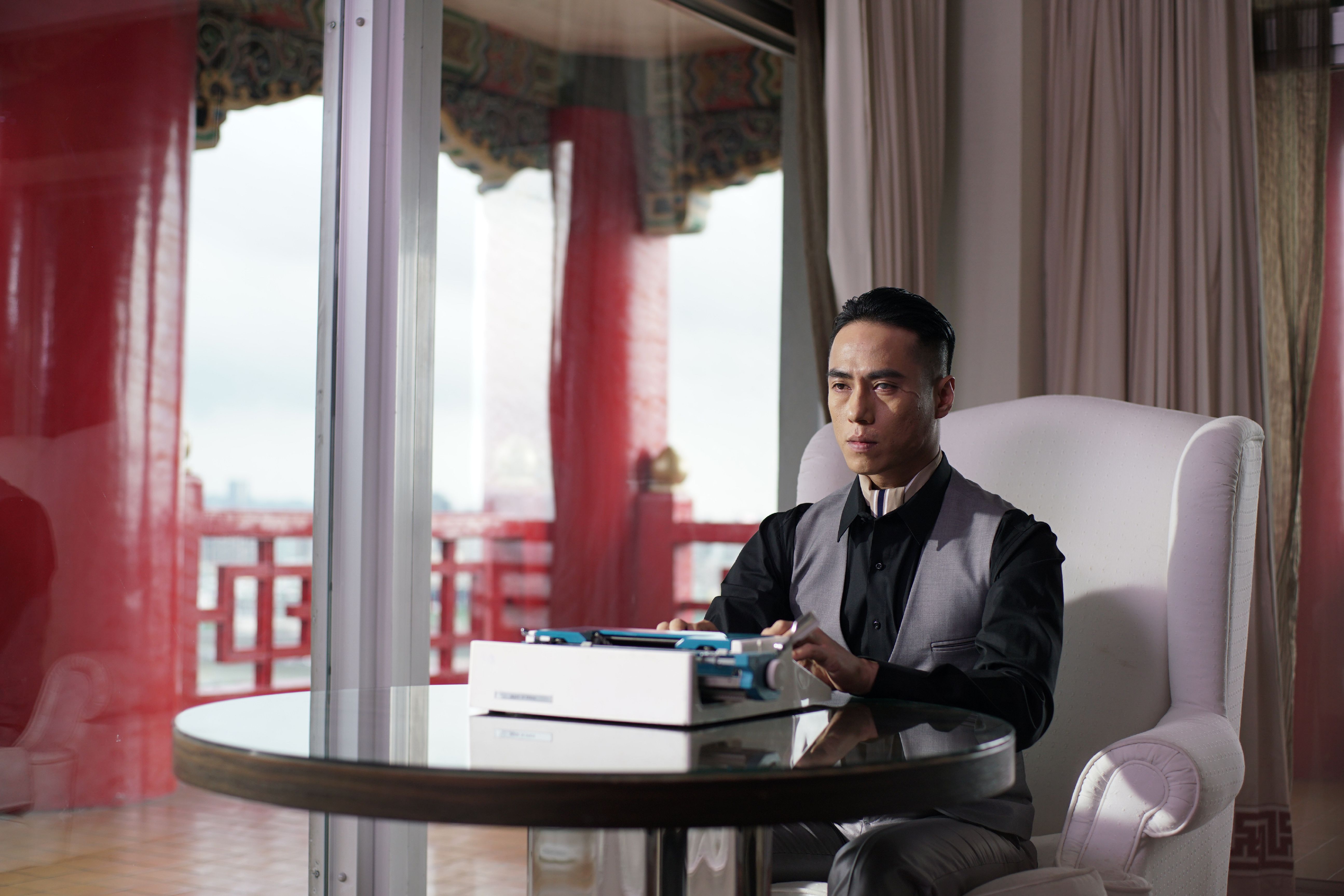 莊凱勛在電影中演個面無表情，連汗都不能流的殺手。（威視提供）