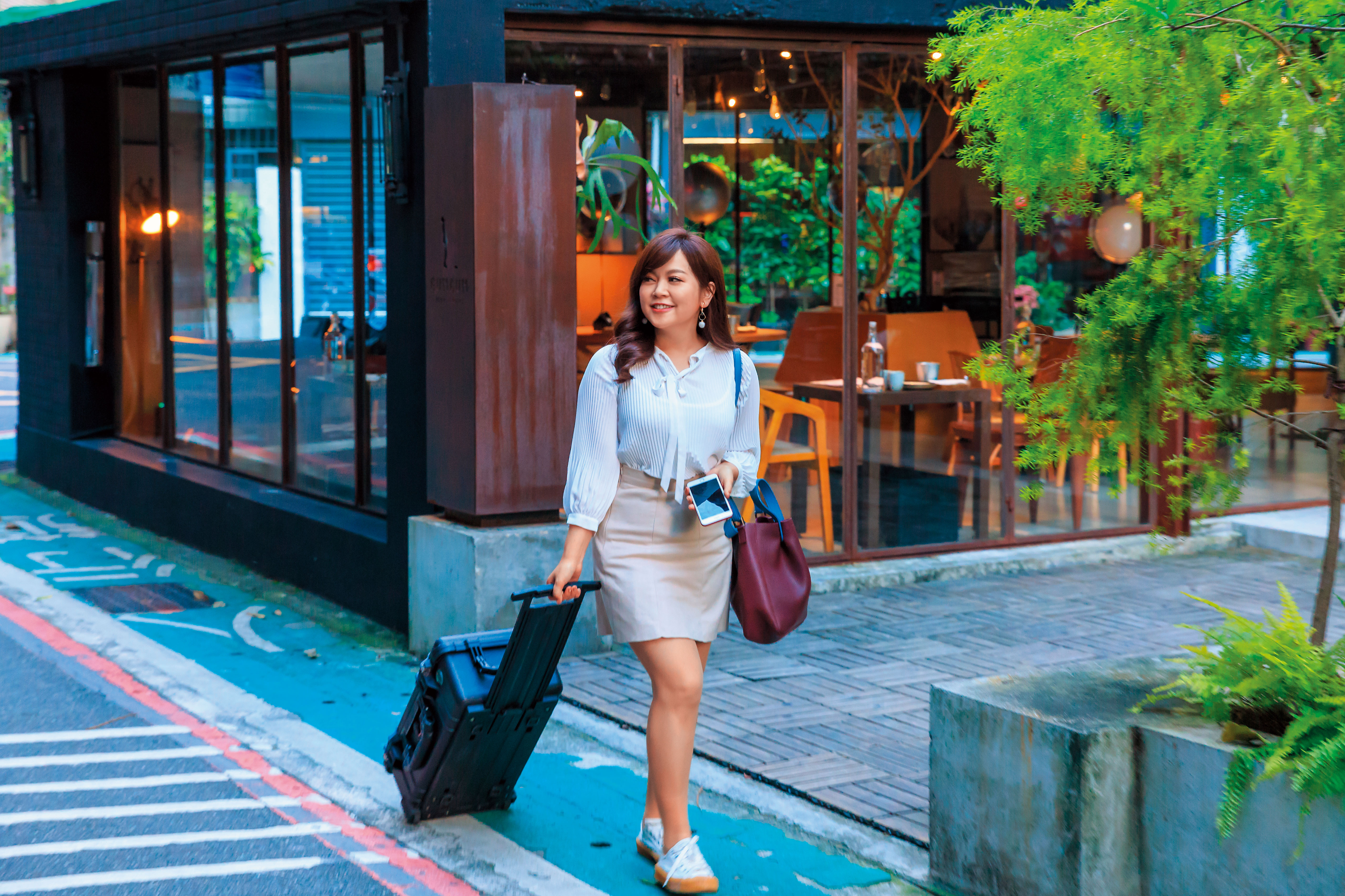 非凡主播賴家瑩是旅遊控，為了節省開支，她善用信用卡消費，已換得多張免費機票。