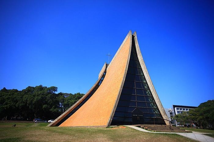 台中東海大學路思義教堂,是建築大師貝聿銘與建築師陳其寬共同設計。(翻攝自東海大學網站)