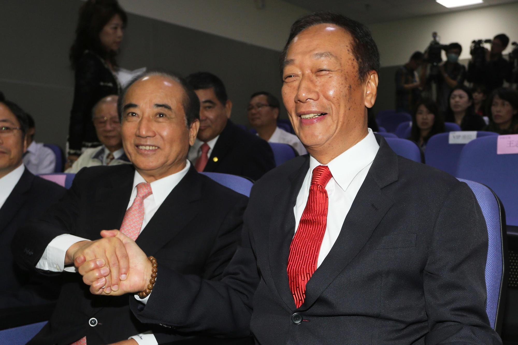 欲角逐國民黨參選人的郭台銘重批韓國瑜發財只出一張嘴,王金平發聲贊同,表示「誠信決定友誼」。(東方IC)