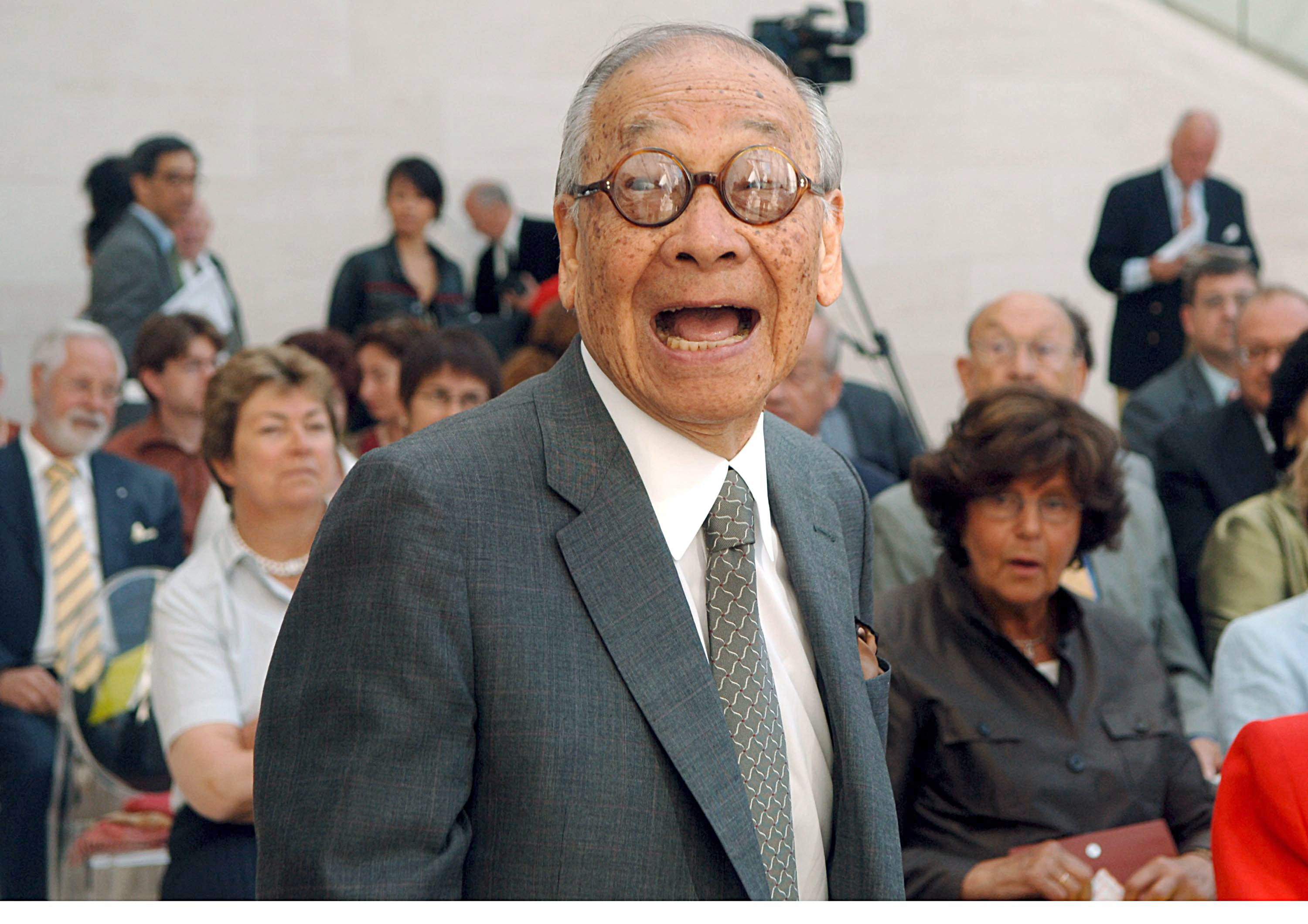 2006年7月3日,華裔美籍建築家貝聿銘面露微笑,在盧森堡新建的現代藝術博物館接受埃文衛克德基金會頒贈的「東方與西方獎」。(東方IC)