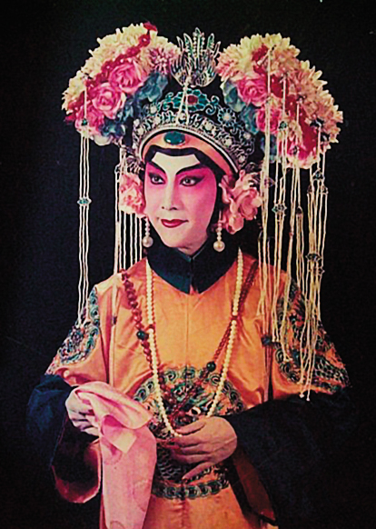 夏華達中美混血，老外唱京戲，30年代在中國有「美國花旦」的稱號。