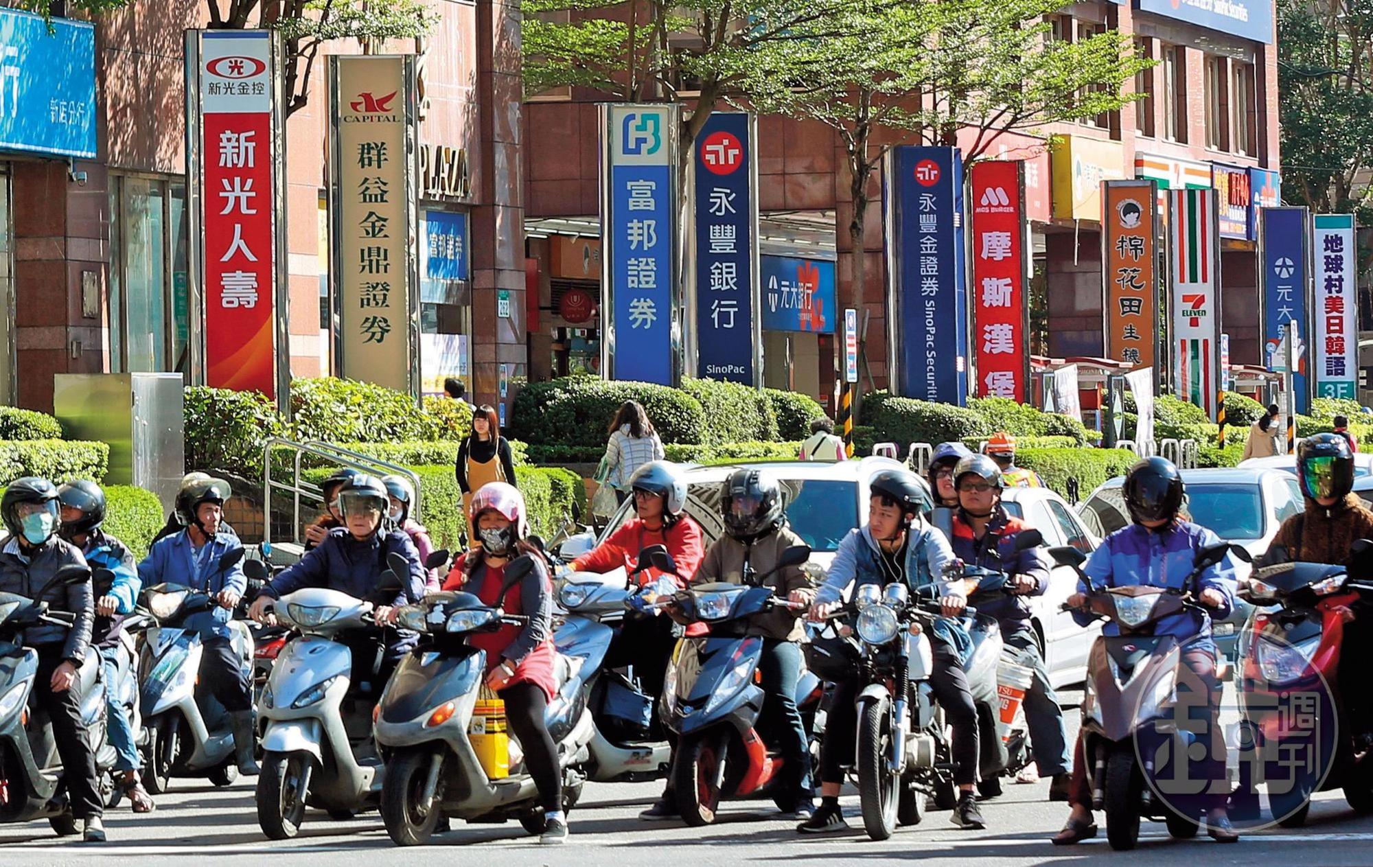 ETN是證券商掛牌的「債券」，投資人買進ETN，等於借錢給證券商使用。